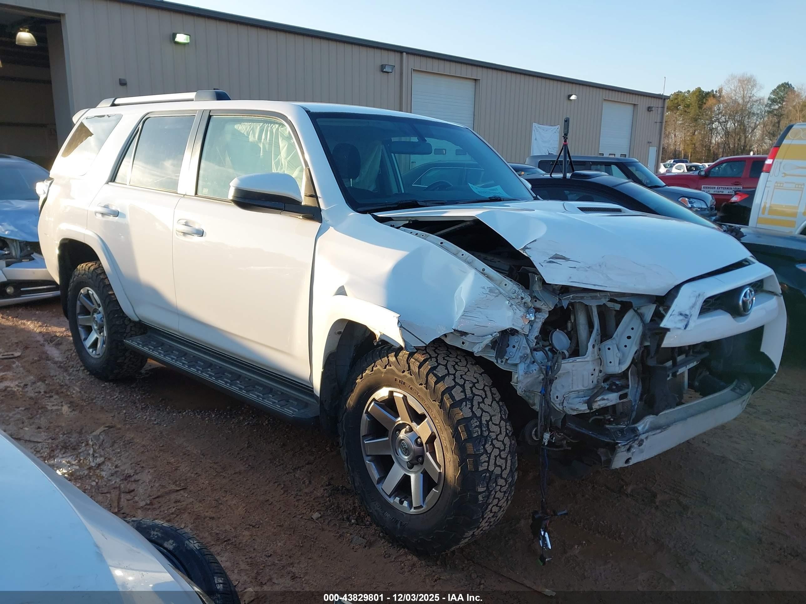 2014 Toyota 4Runner Limited, VIN JTEBU5JR3E5158376 — Front end
