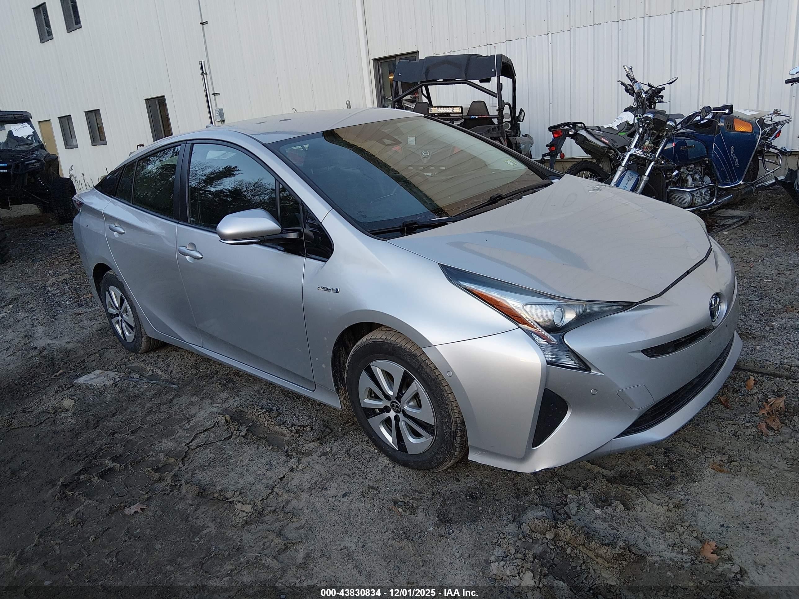 2018 Toyota Prius Four, VIN JTDKARFU1J3548898 — Normal wear