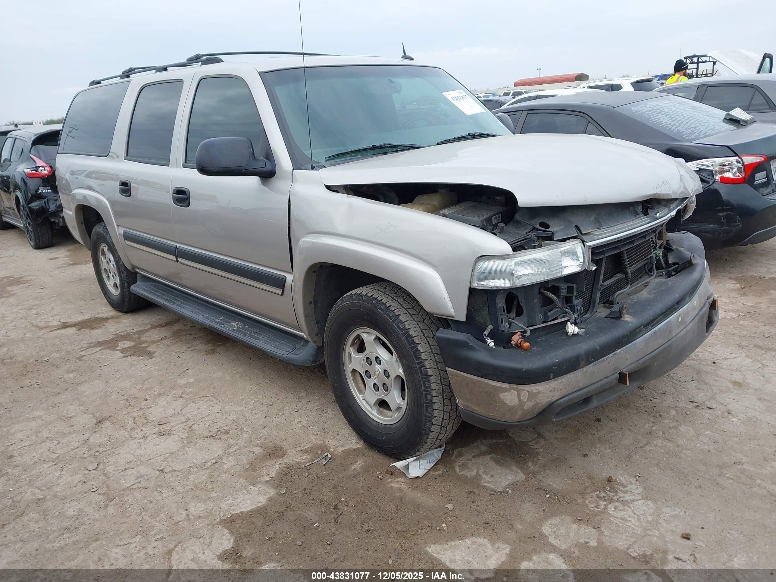 2005 Chevrolet Suburban LT, VIN 3GNEC16Z45G104560 — Front end