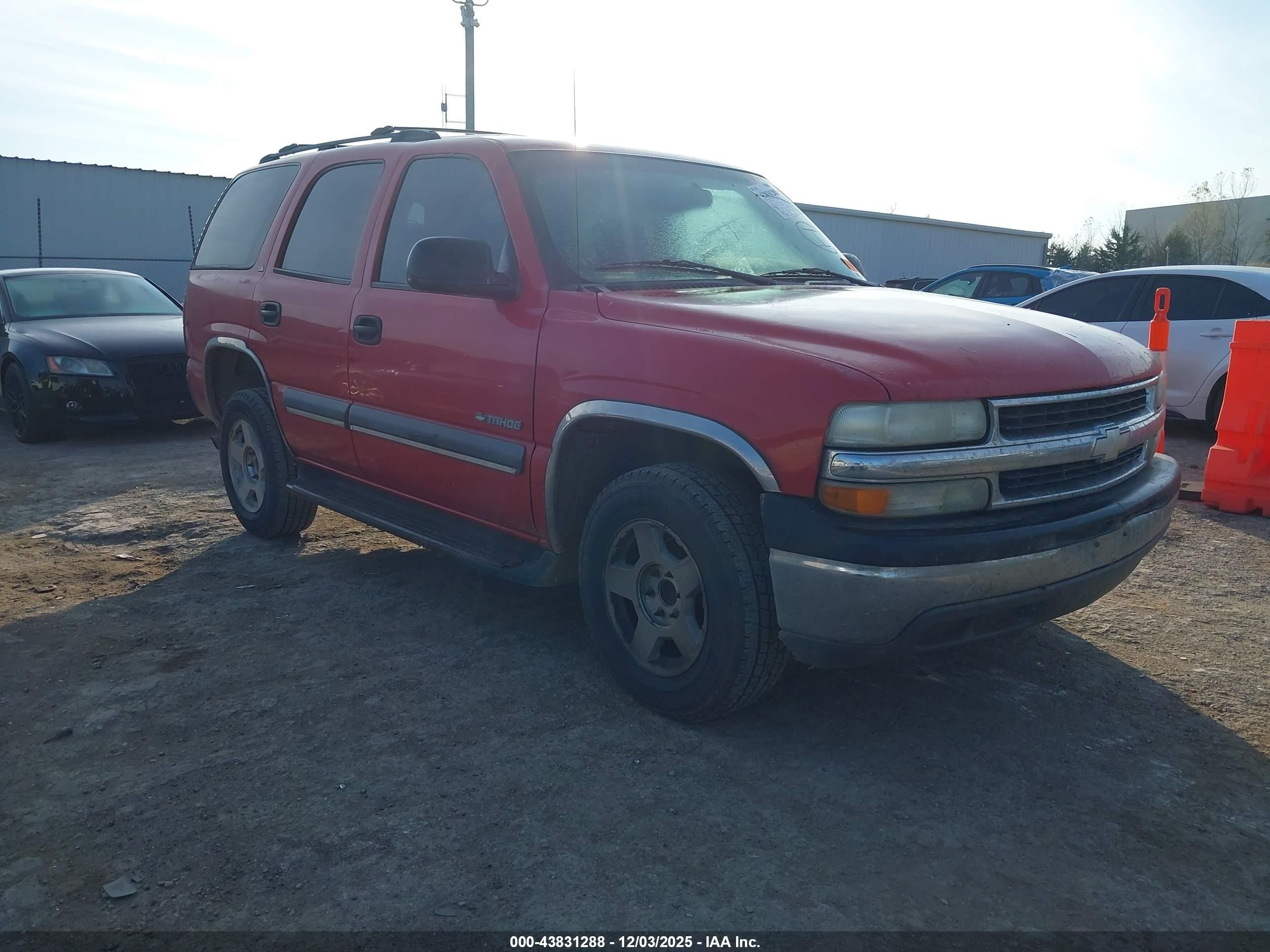 2000 Chevrolet Tahoe LS, VIN 1GNEC13T1YJ108133 — Rear end