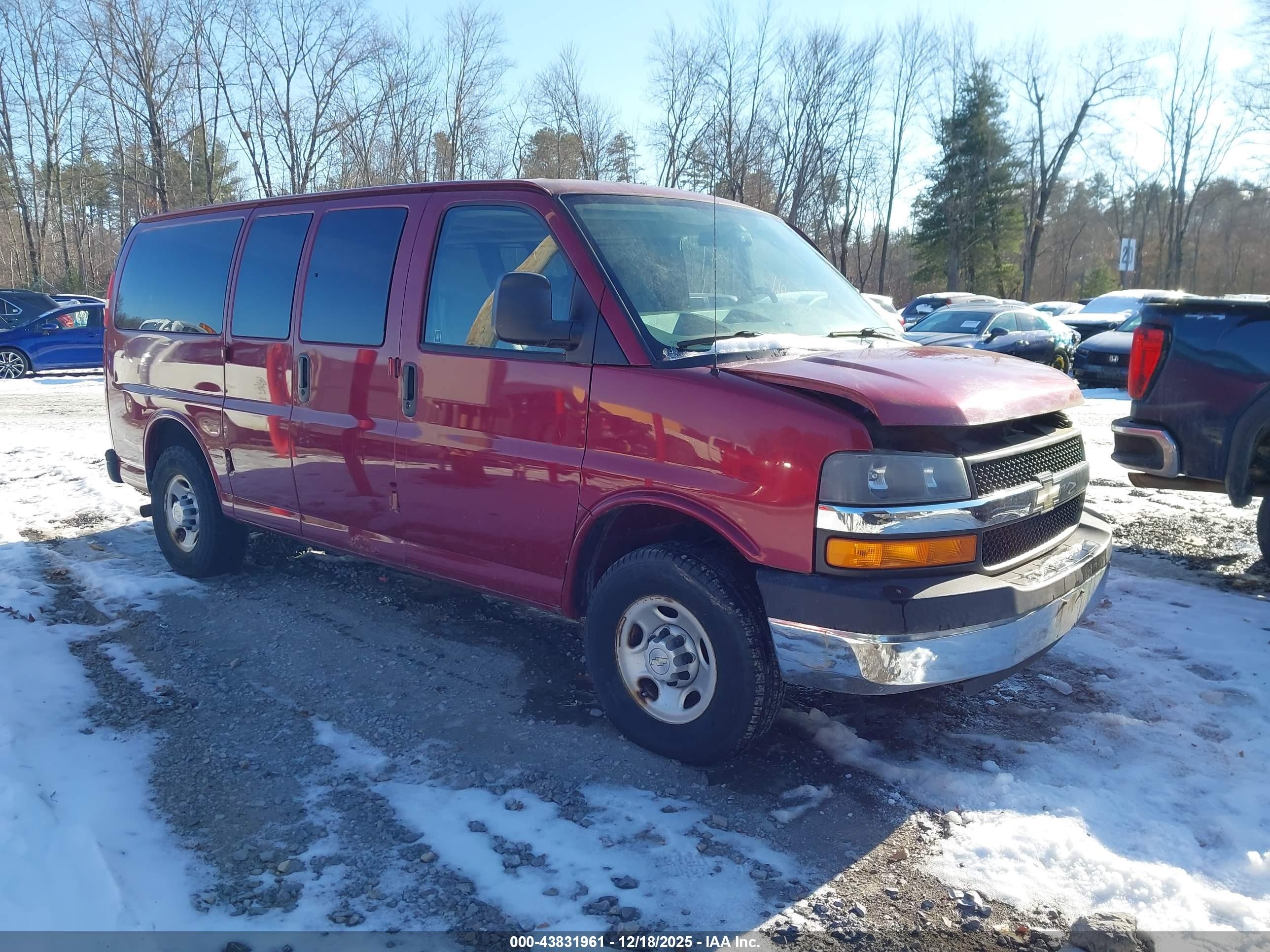 2008 Chevrolet Express Passenger, VIN 1GAHG35K081110488 — Normal wear