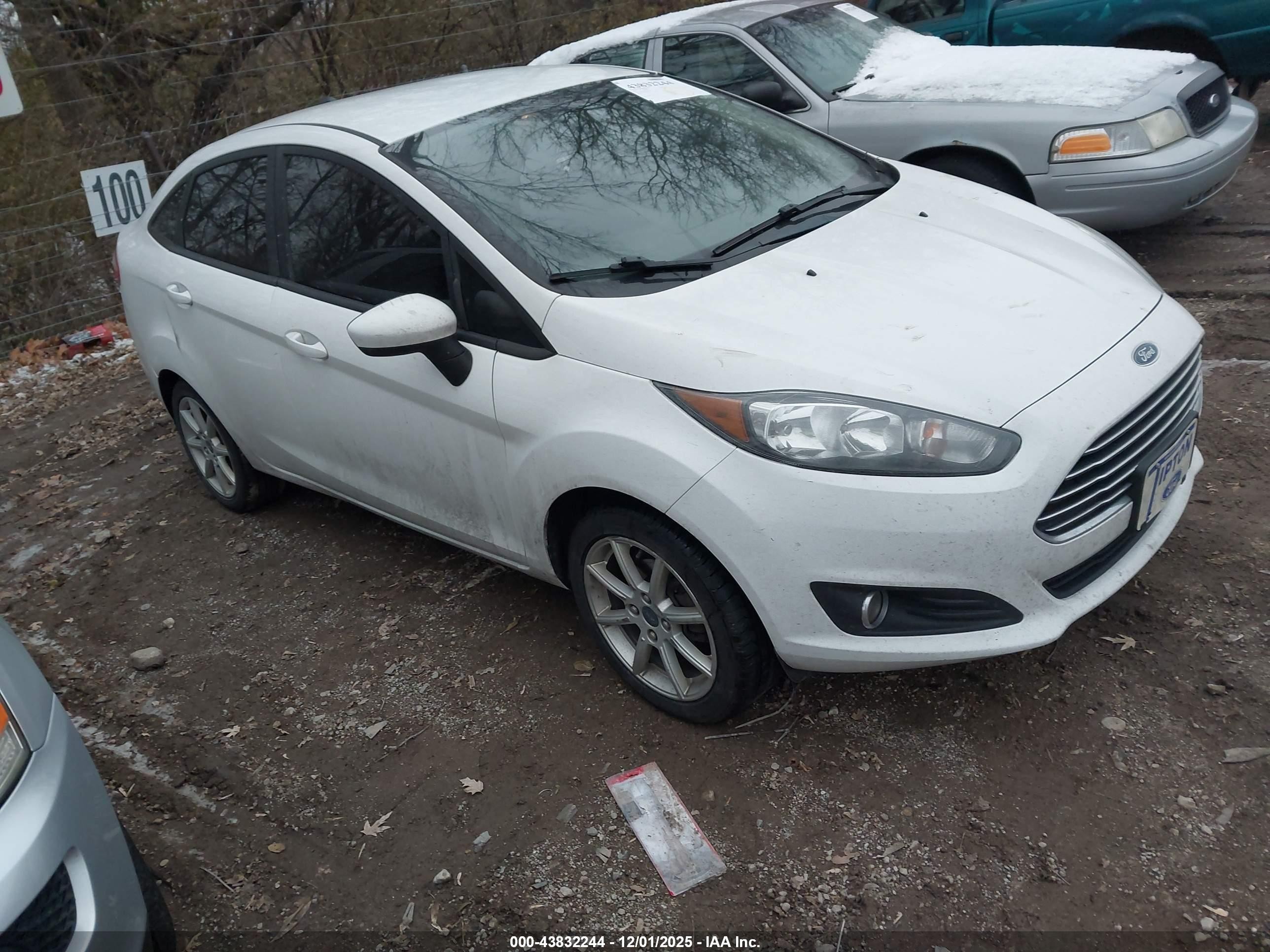 2019 Ford Fiesta SE, VIN 3FADP4BJ5KM106511 — Front end