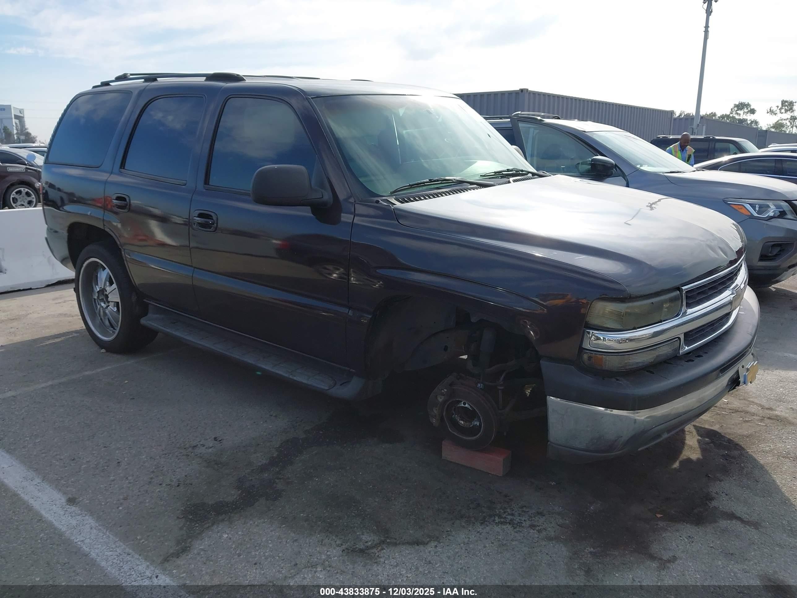 2001 Chevrolet Tahoe LS, VIN 1GNEC13T71J248399 — Side