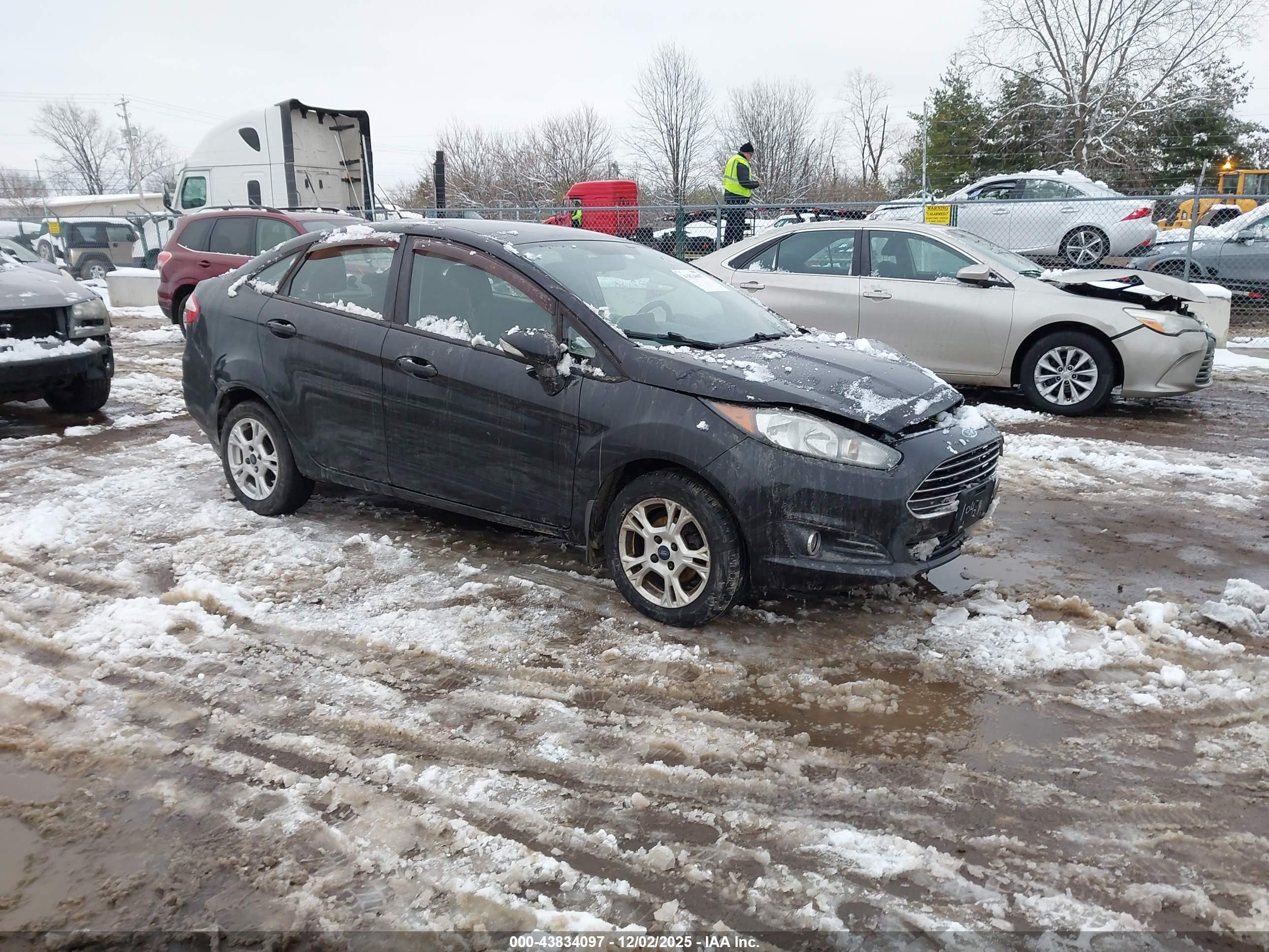 2014 Ford Fiesta SE, VIN 3FADP4BJ4EM189904 — Front end