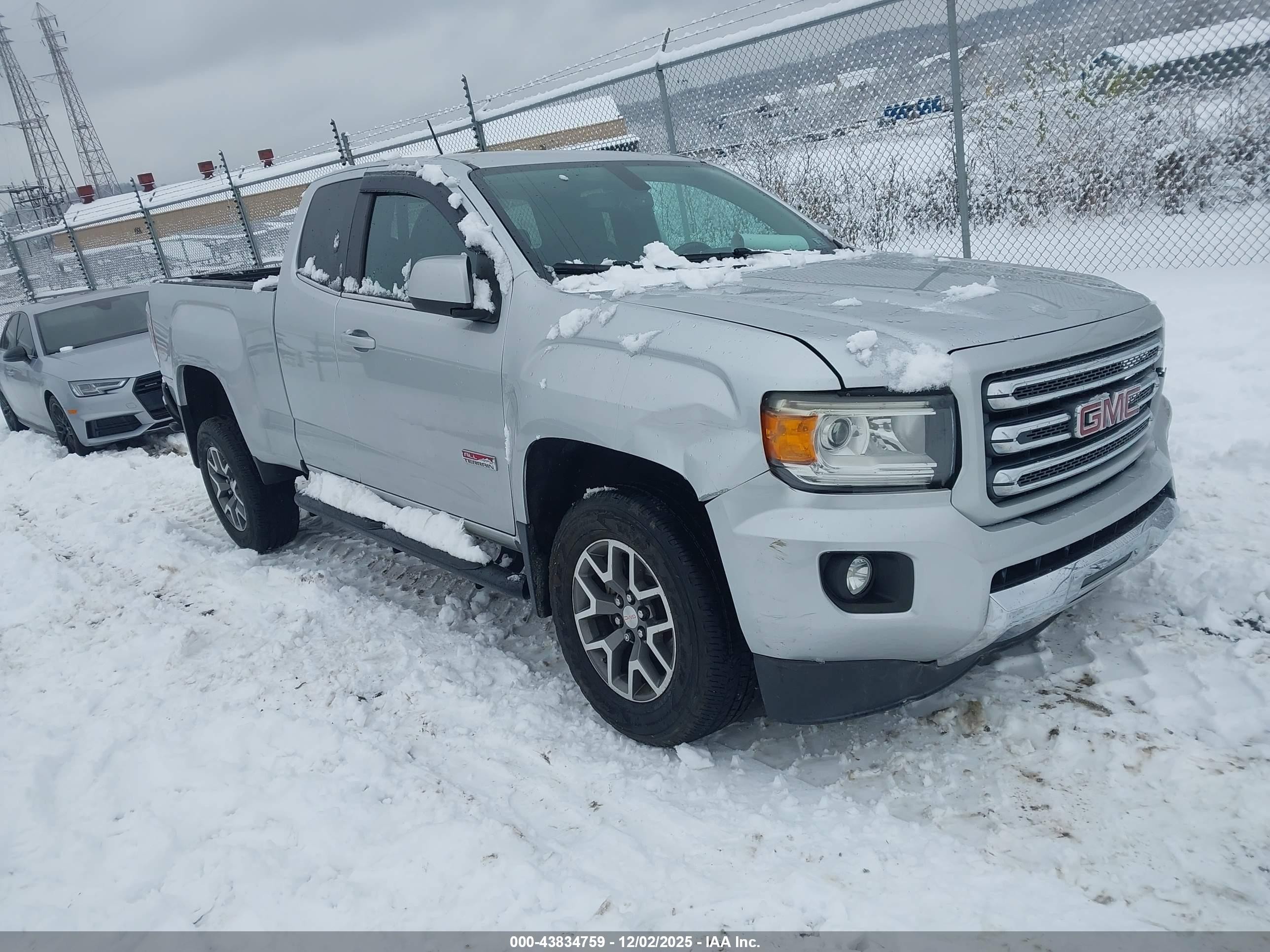 2015 GMC Canyon 4WD SLE, VIN 1GTH6BE35F1203579 — Front end