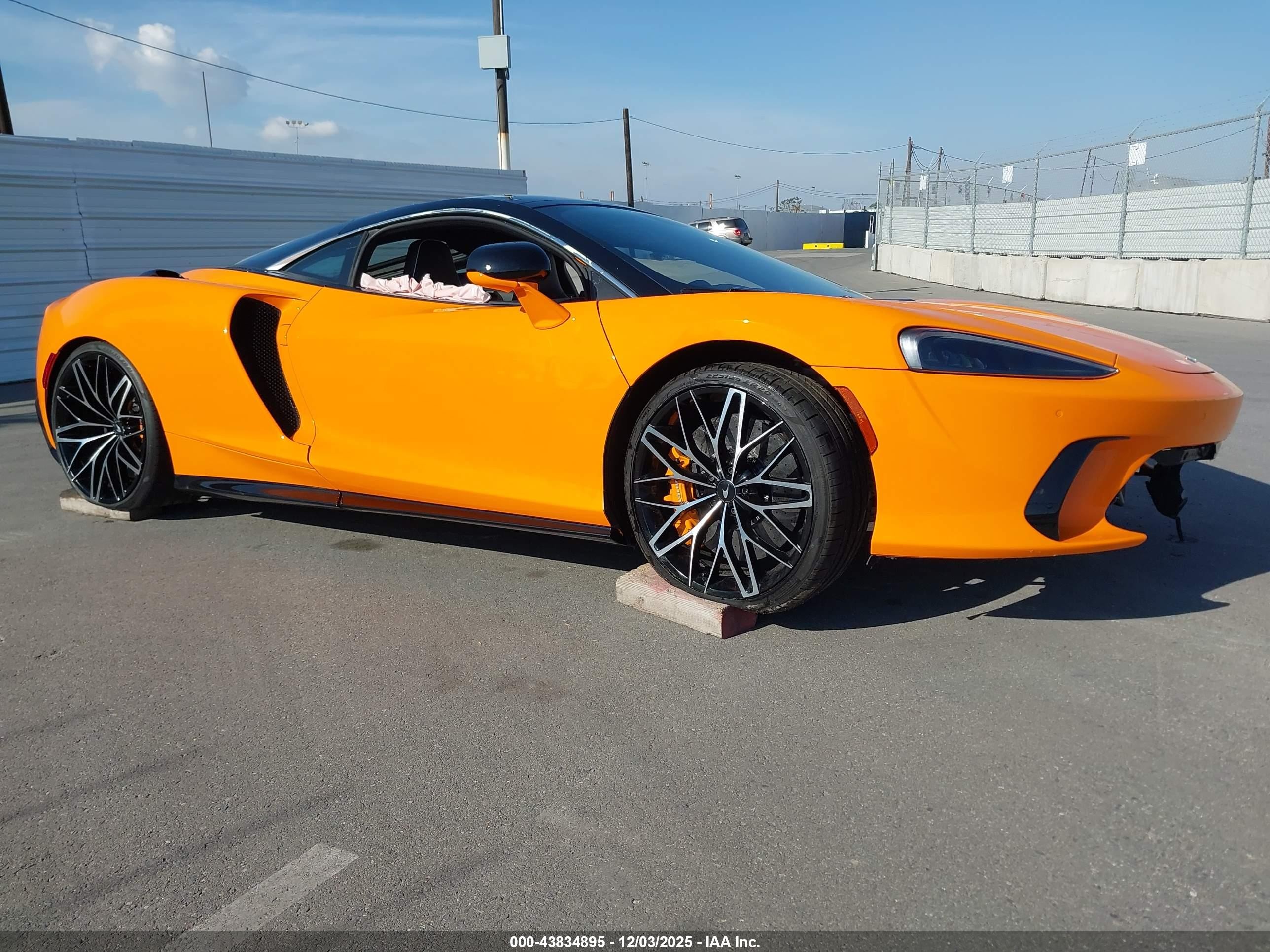 2025 McLaren GTS, VIN SBM22GCA5SW003175 — Front end