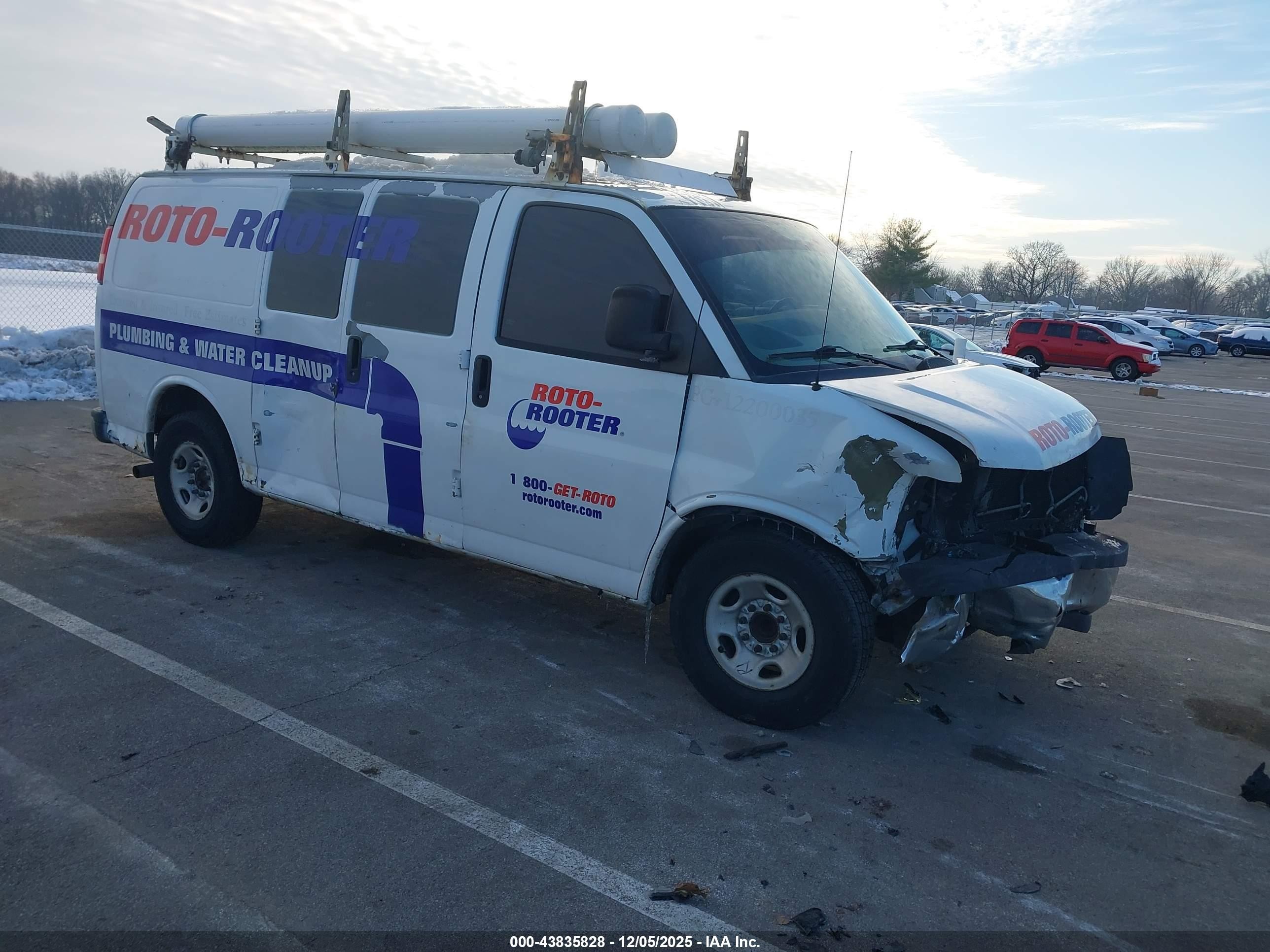 2011 Chevrolet Express 2500, VIN 1GCWGFBG2B1156024 — Front end
