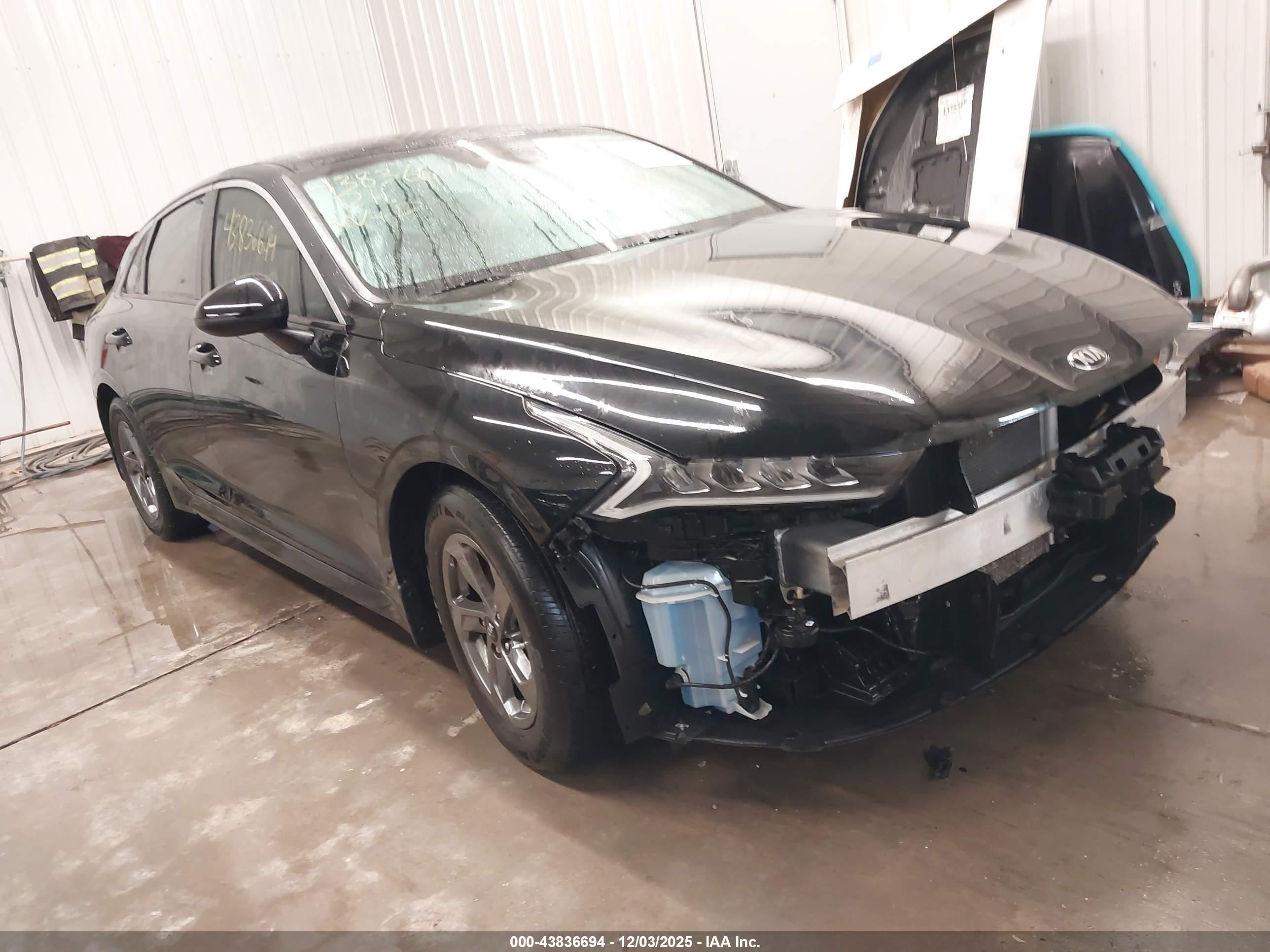 2021 Kia K5 LXS, VIN 5XXG14J24MG013969 — Front end