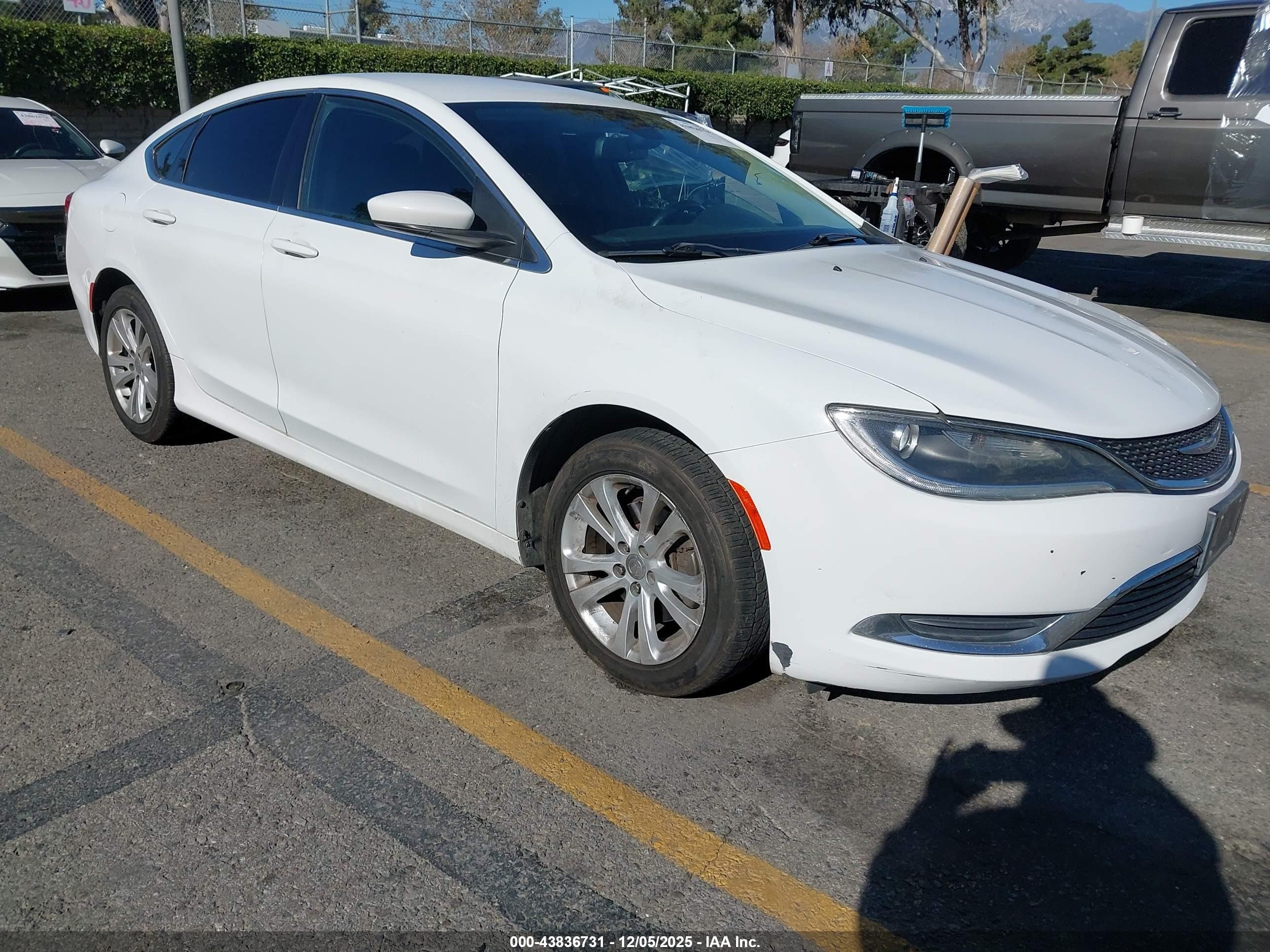 2015 Chrysler 200 Limited, VIN 1C3CCCAB3FN666906 — Front end