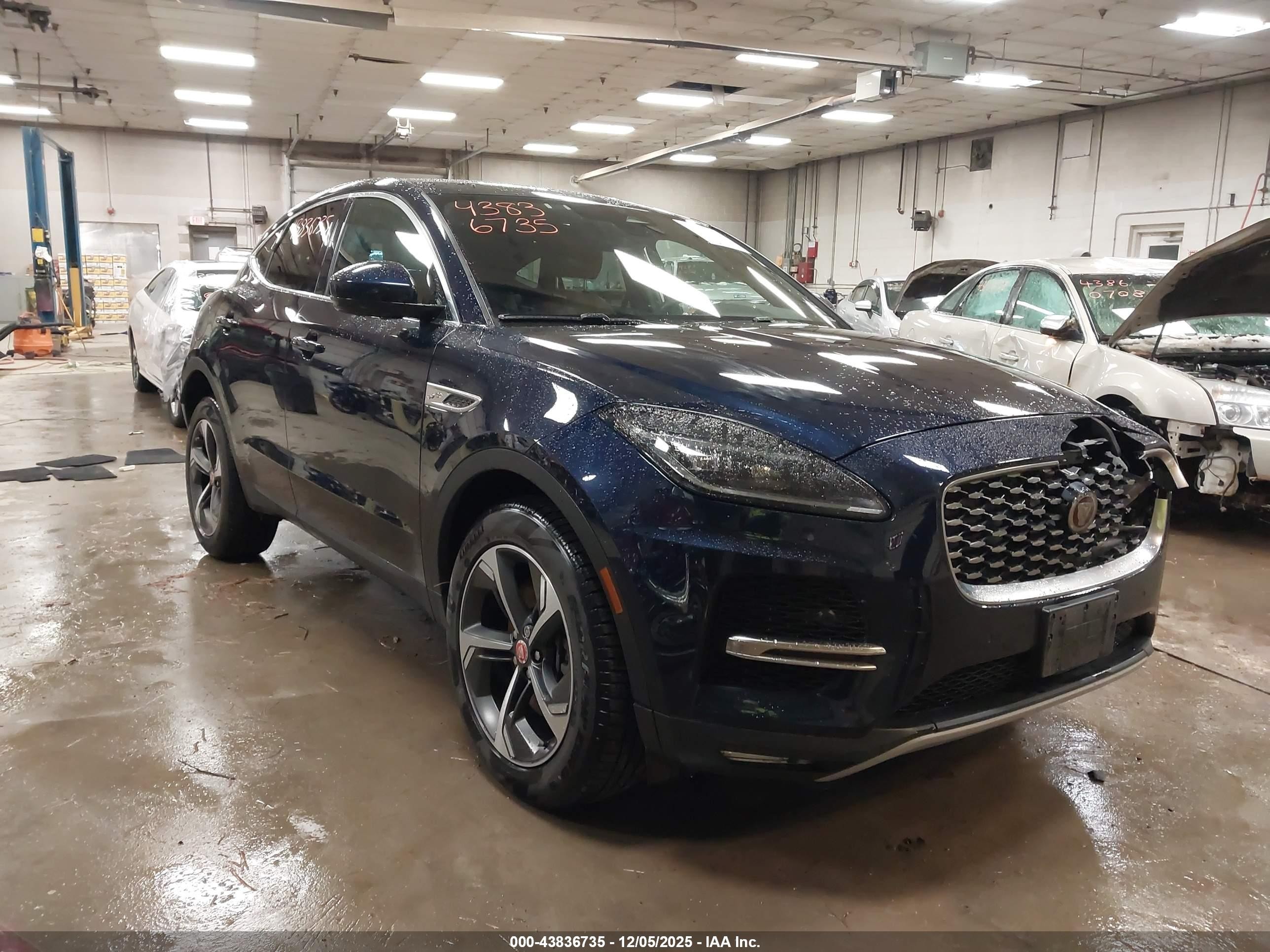 2022 Jaguar E-Pace SE, VIN SADFP2FX9N1031680 — Перед