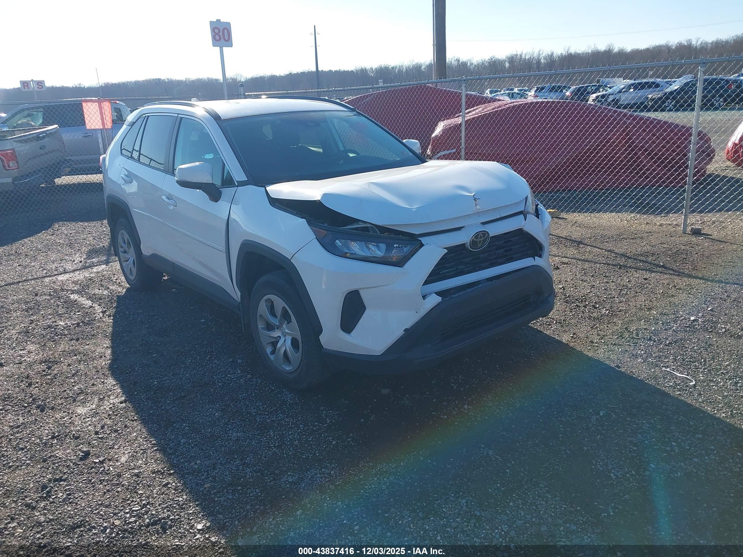 2020 Toyota RAV4 LE, VIN 2T3G1RFV3LW087993 — Front end