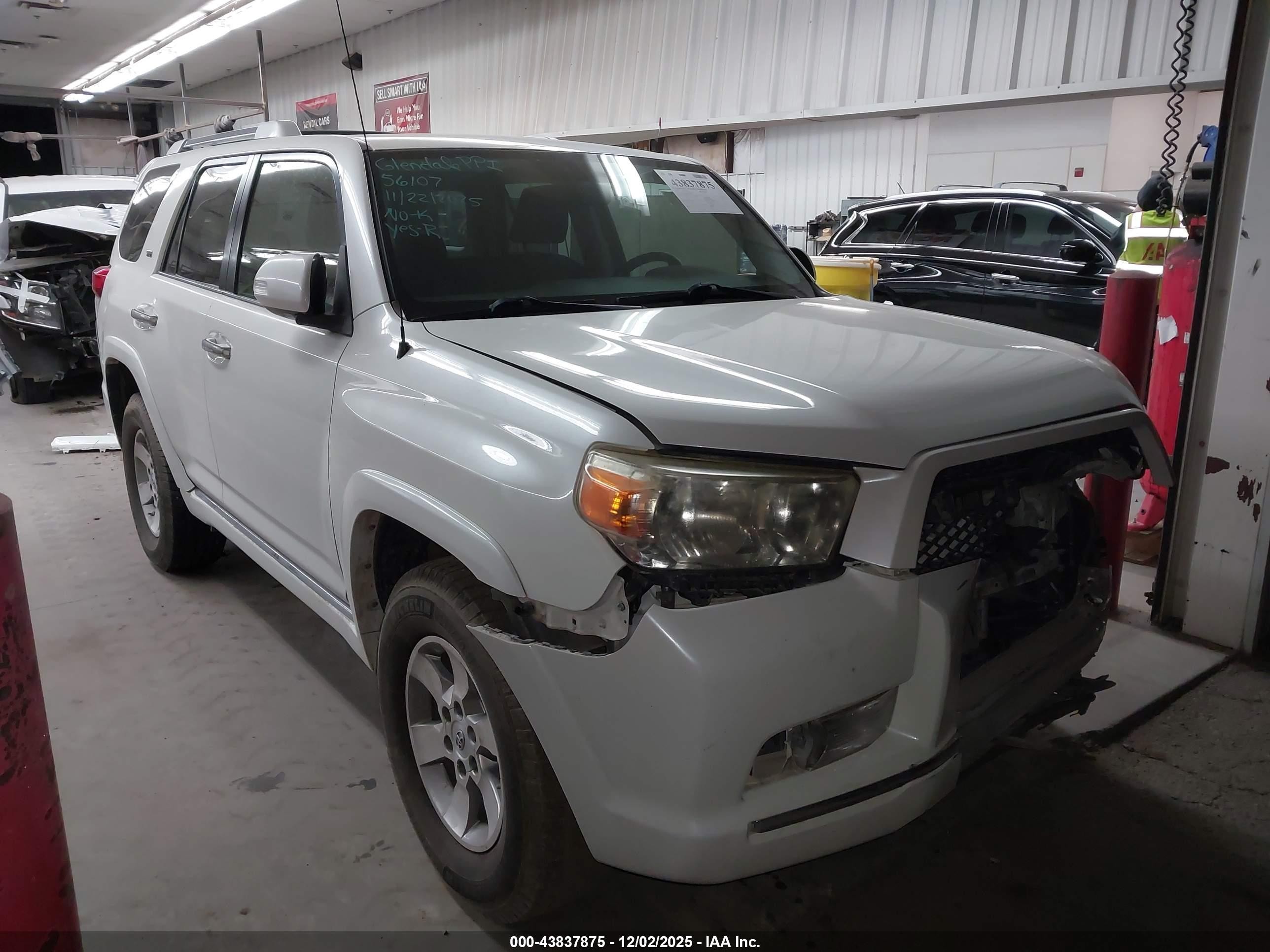 2010 Toyota 4Runner SR5, VIN JTEZU5JR4A5011900 — Front end