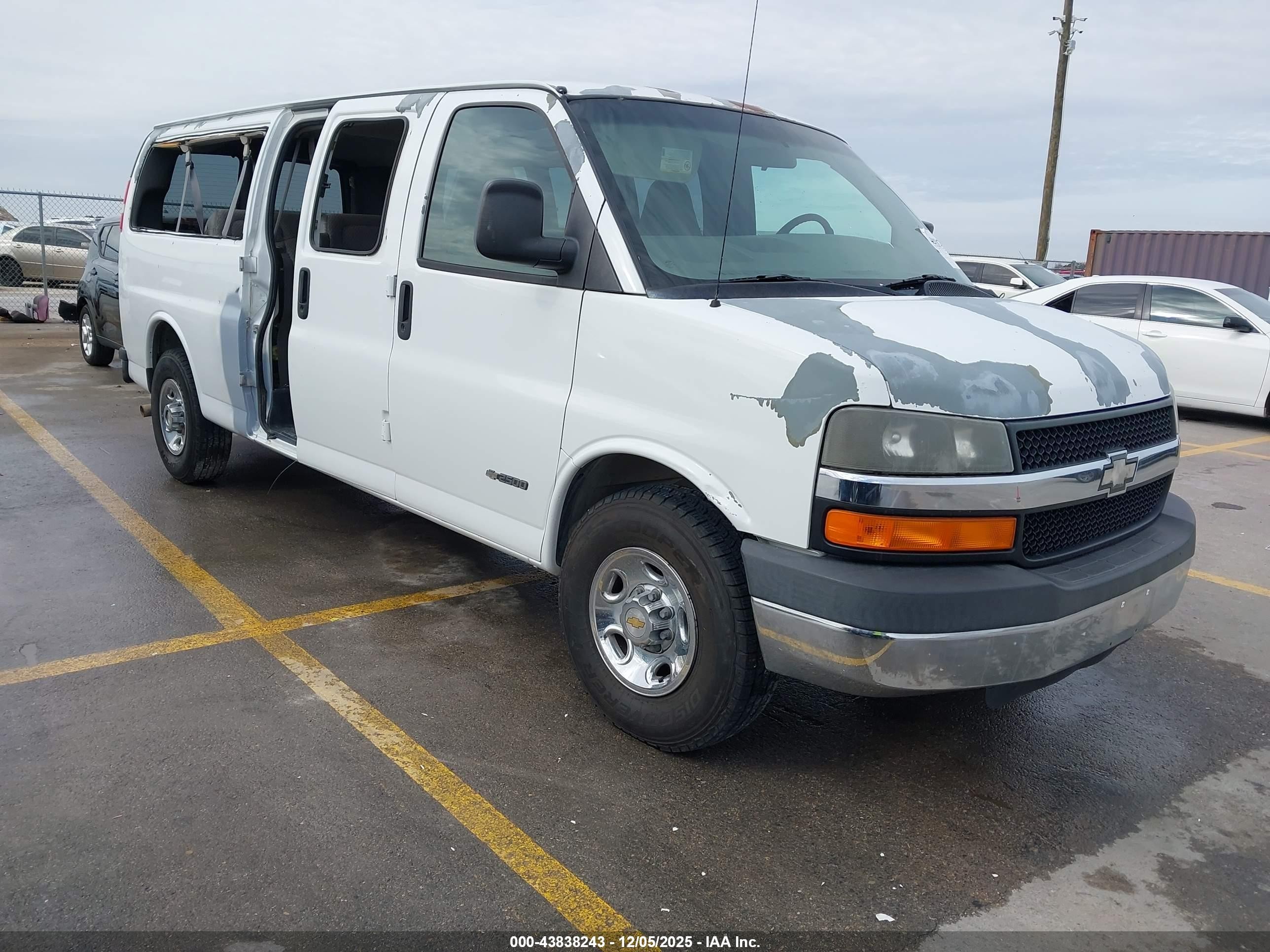 2003 Chevrolet Express, VIN 1GAGG29U531229759 — Side