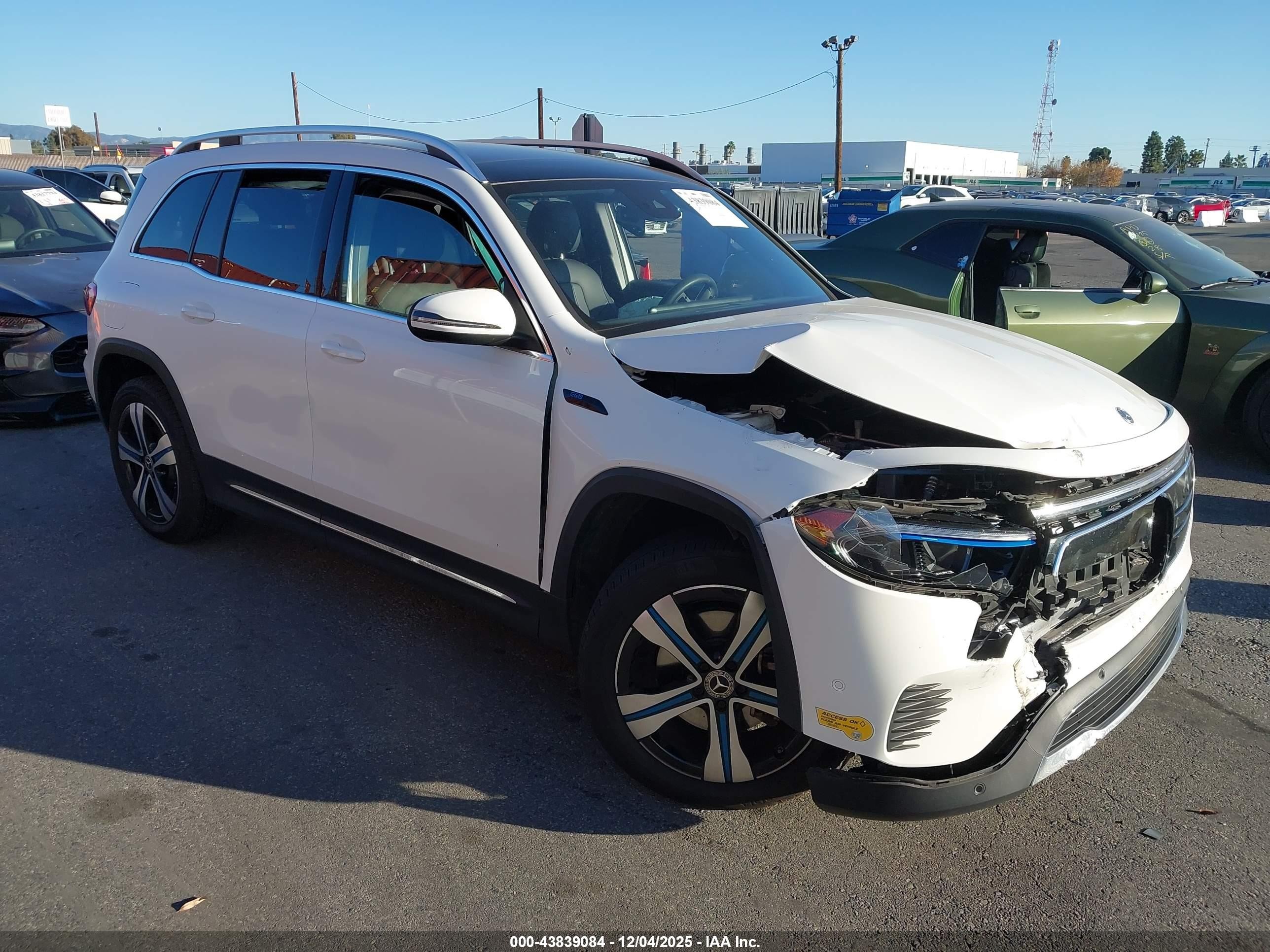 2022 Mercedes-Benz EQB 350, VIN W1N9M1DB1NN011282 — Front end