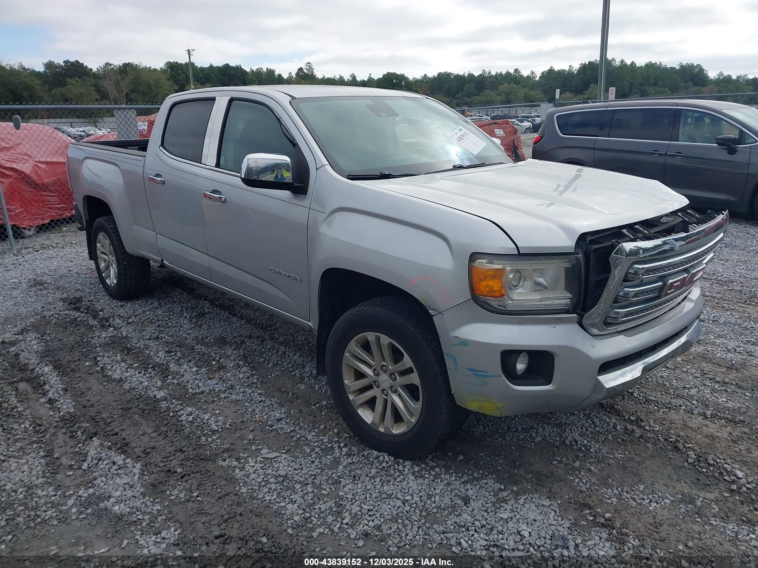 2015 GMC Canyon 2WD SLT, VIN 1GTG5CE3XF1150995 — Front end