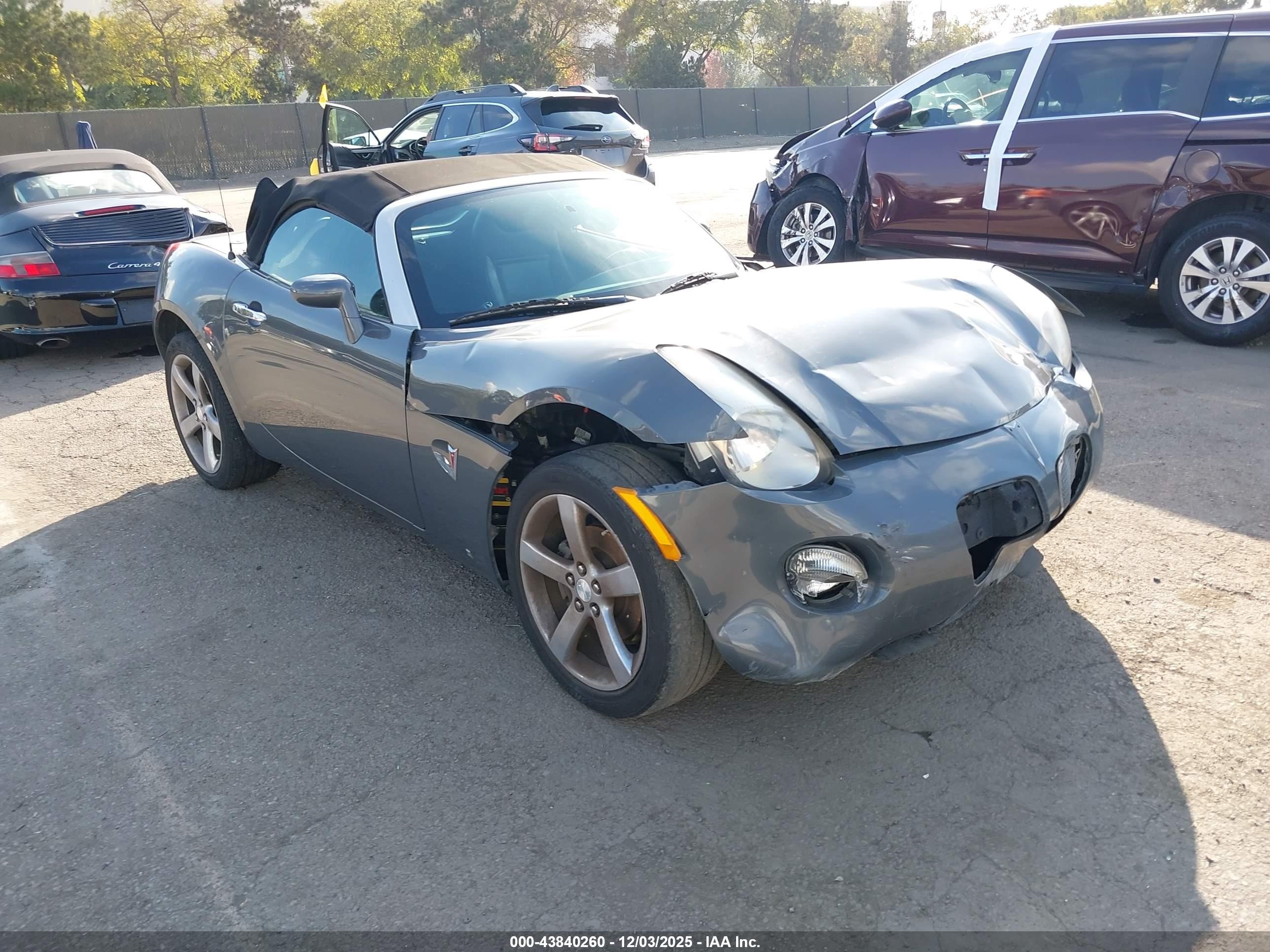 2008 Pontiac Solstice, VIN 1G2MC35B38Y112183 — Front end