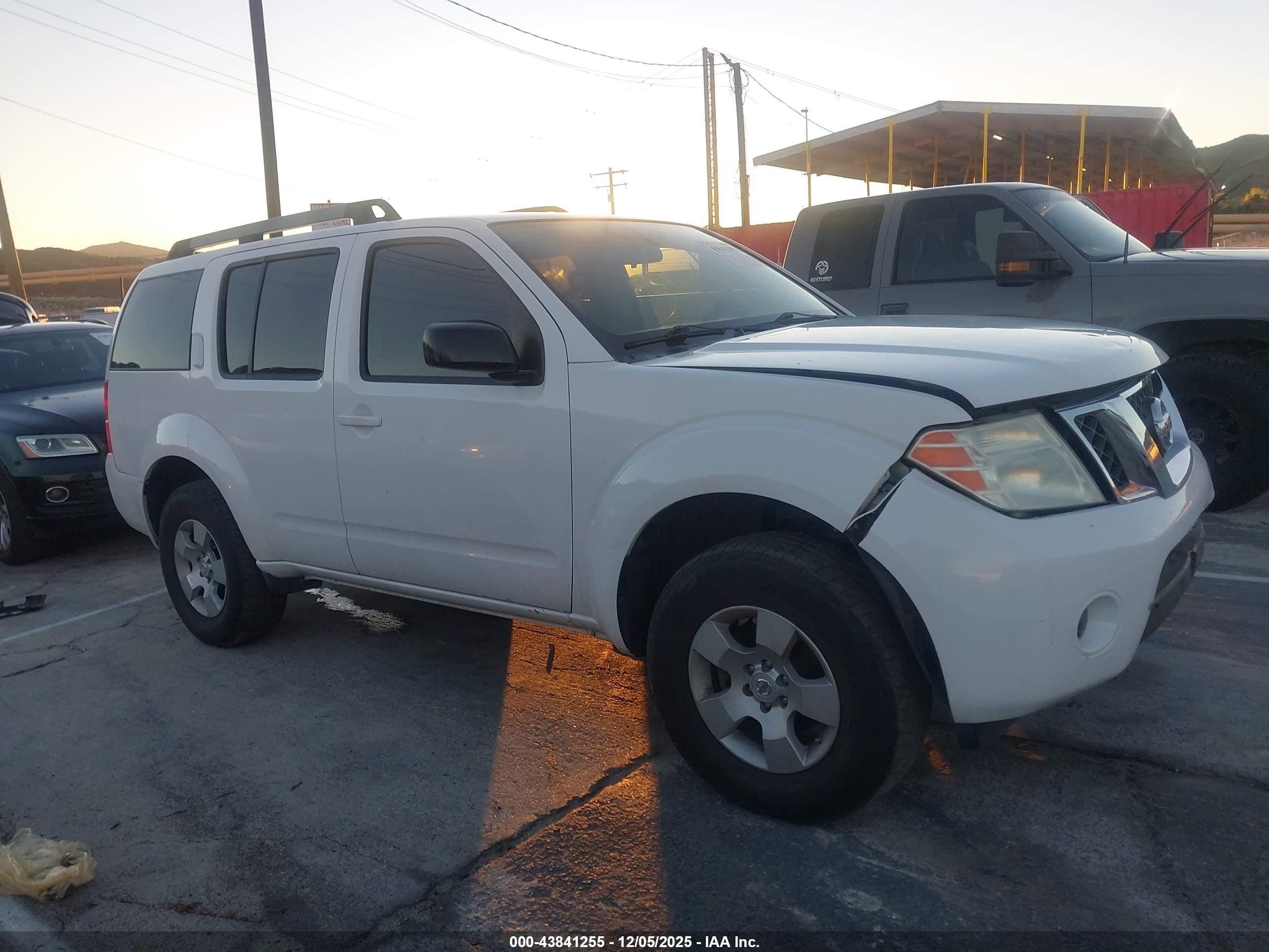 2011 Nissan Pathfinder SV, VIN 5N1AR1NN0BC633552 — Перед