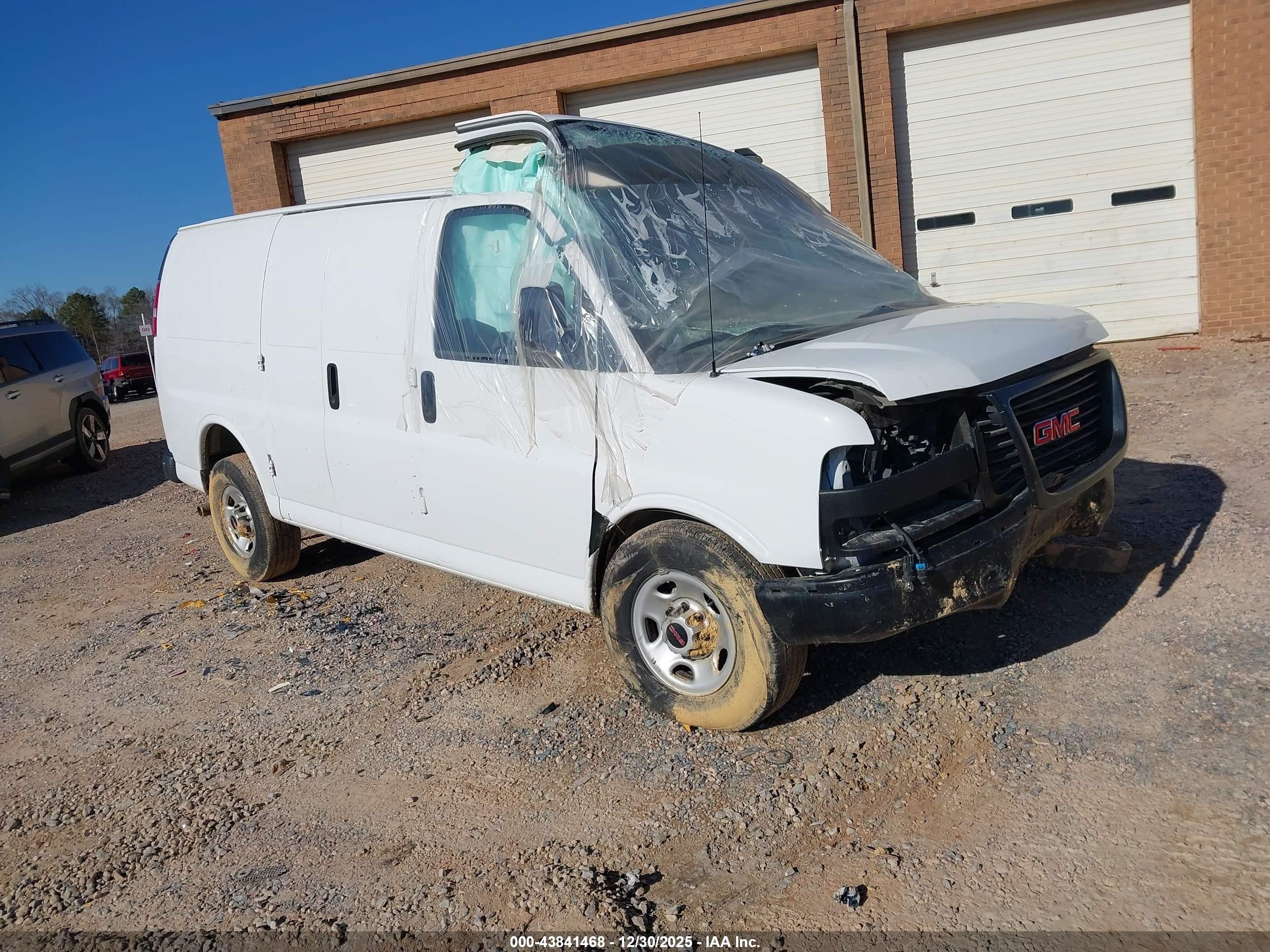2024 GMC Savana Cargo, VIN 1GTW7AFP7R1165874 — Front end