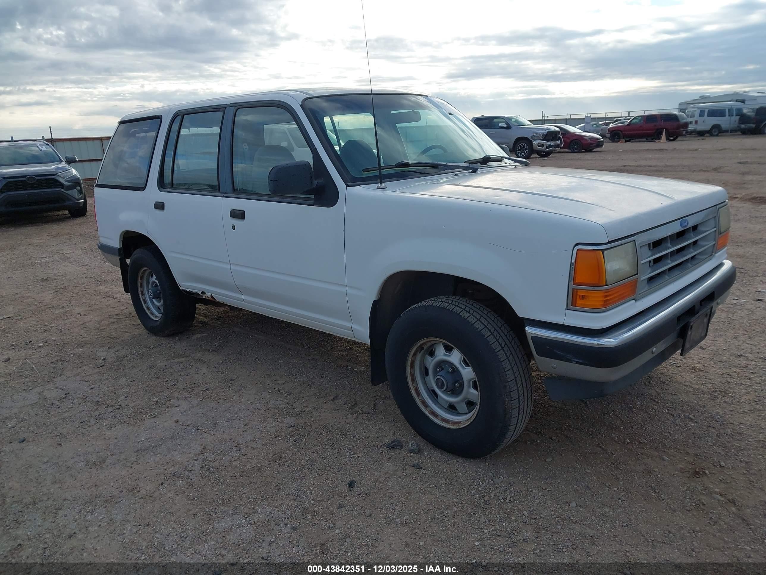 1992 Ford Explorer Eddie Bauer, VIN 1FMDU34X2NUD97785 — All over