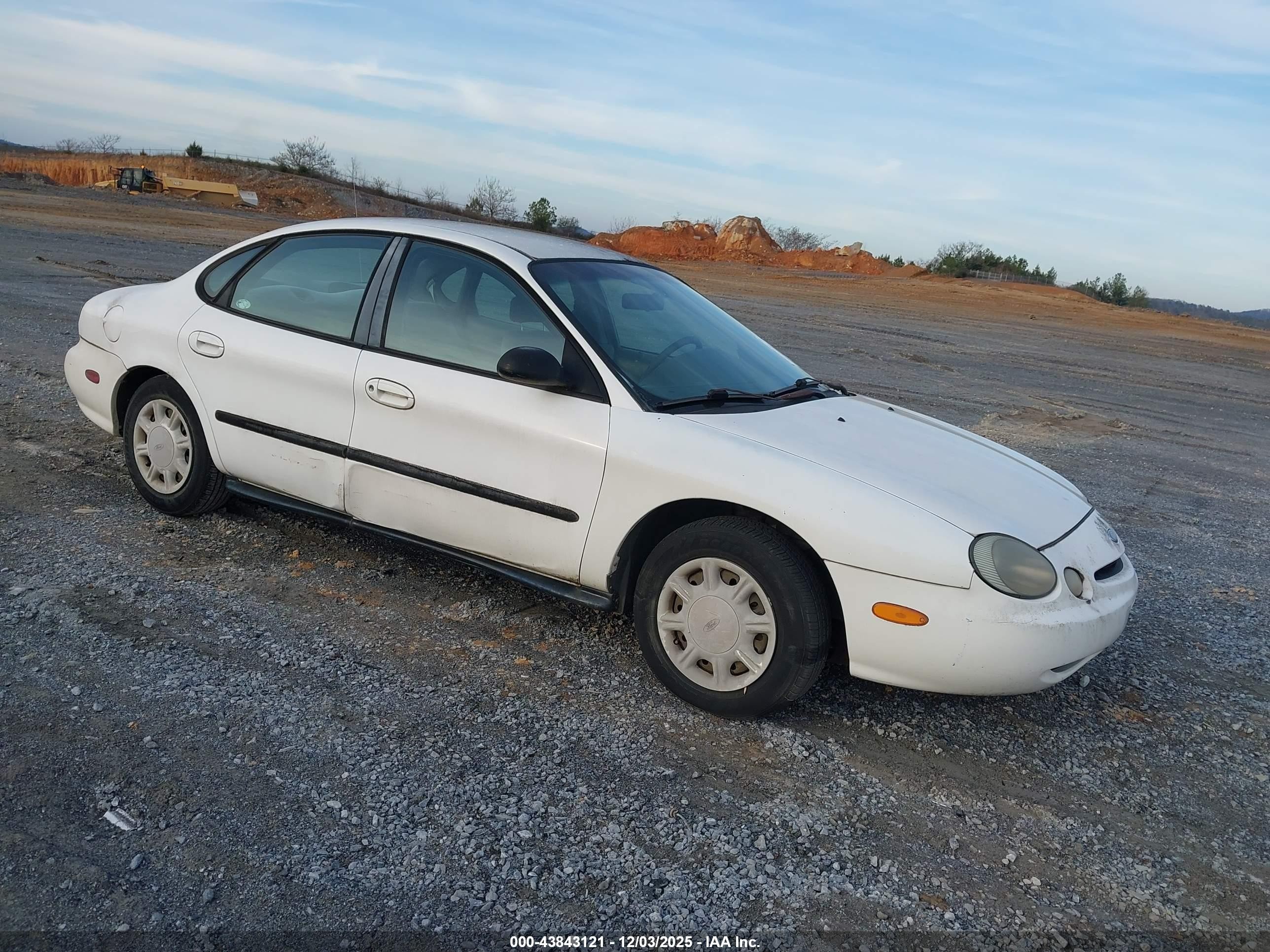 1996 Ford Taurus G, VIN 1FALP51U1TA243702 — Normal wear