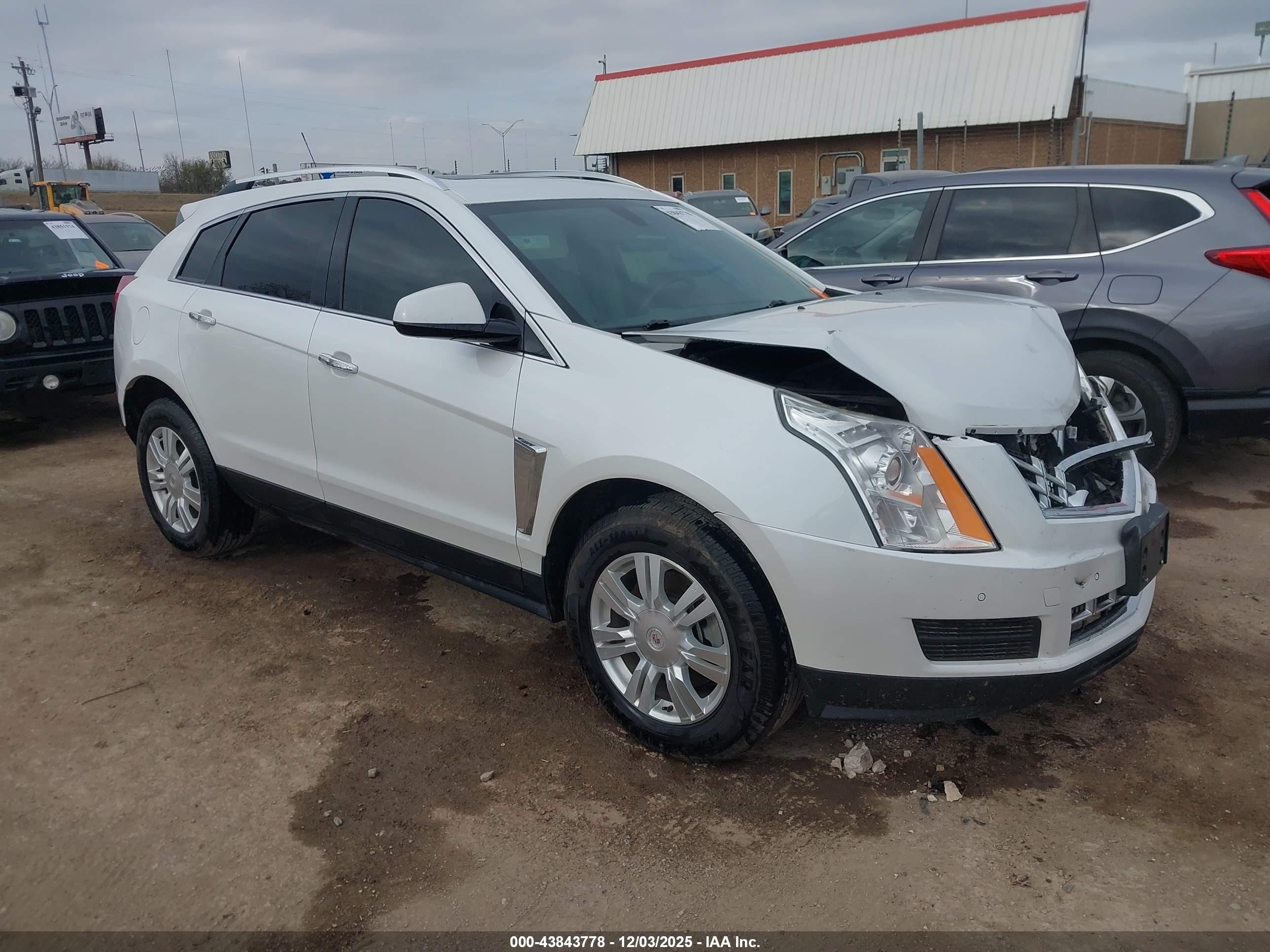 2016 Cadillac SRX Luxury Collection, VIN 3GYFNBE32GS554826 — Front end
