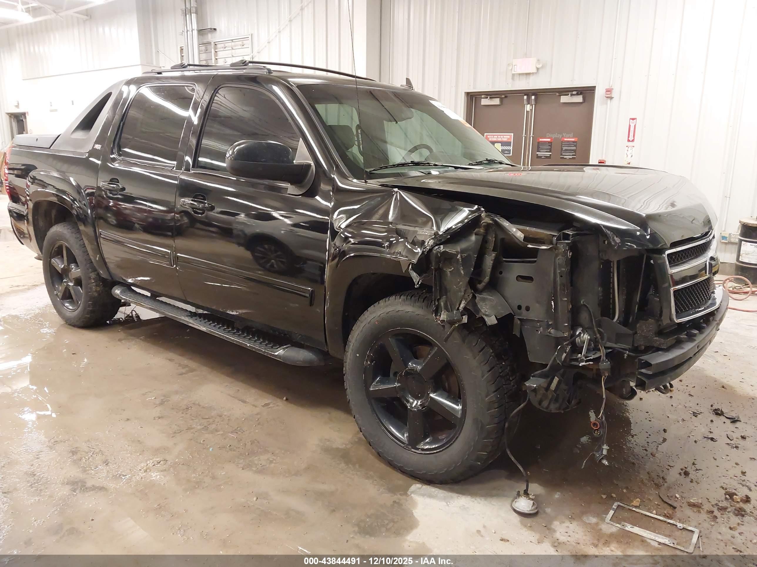2012 Chevrolet Avalanche LT, VIN 3GNTKFE75CG165243 — Перед