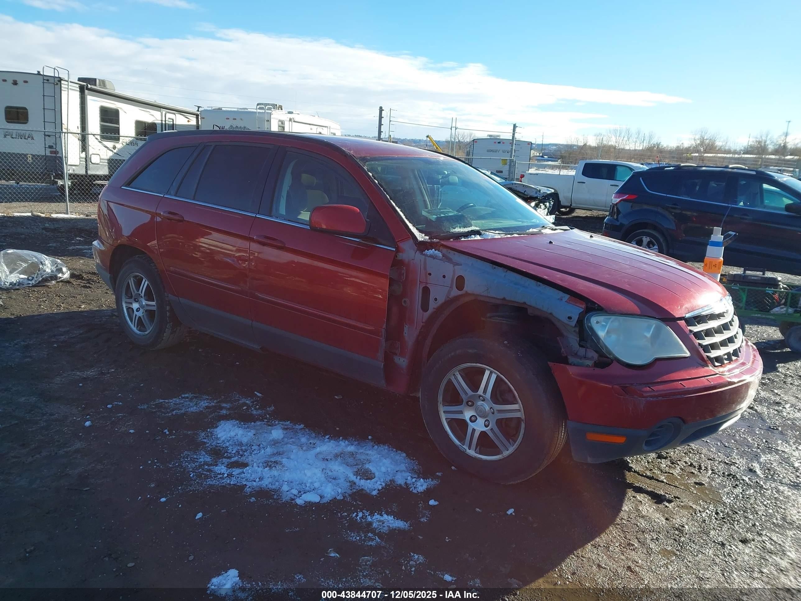 2007 Chrysler Pacifica Touring, VIN 2A8GM68X47R248221 — Front end