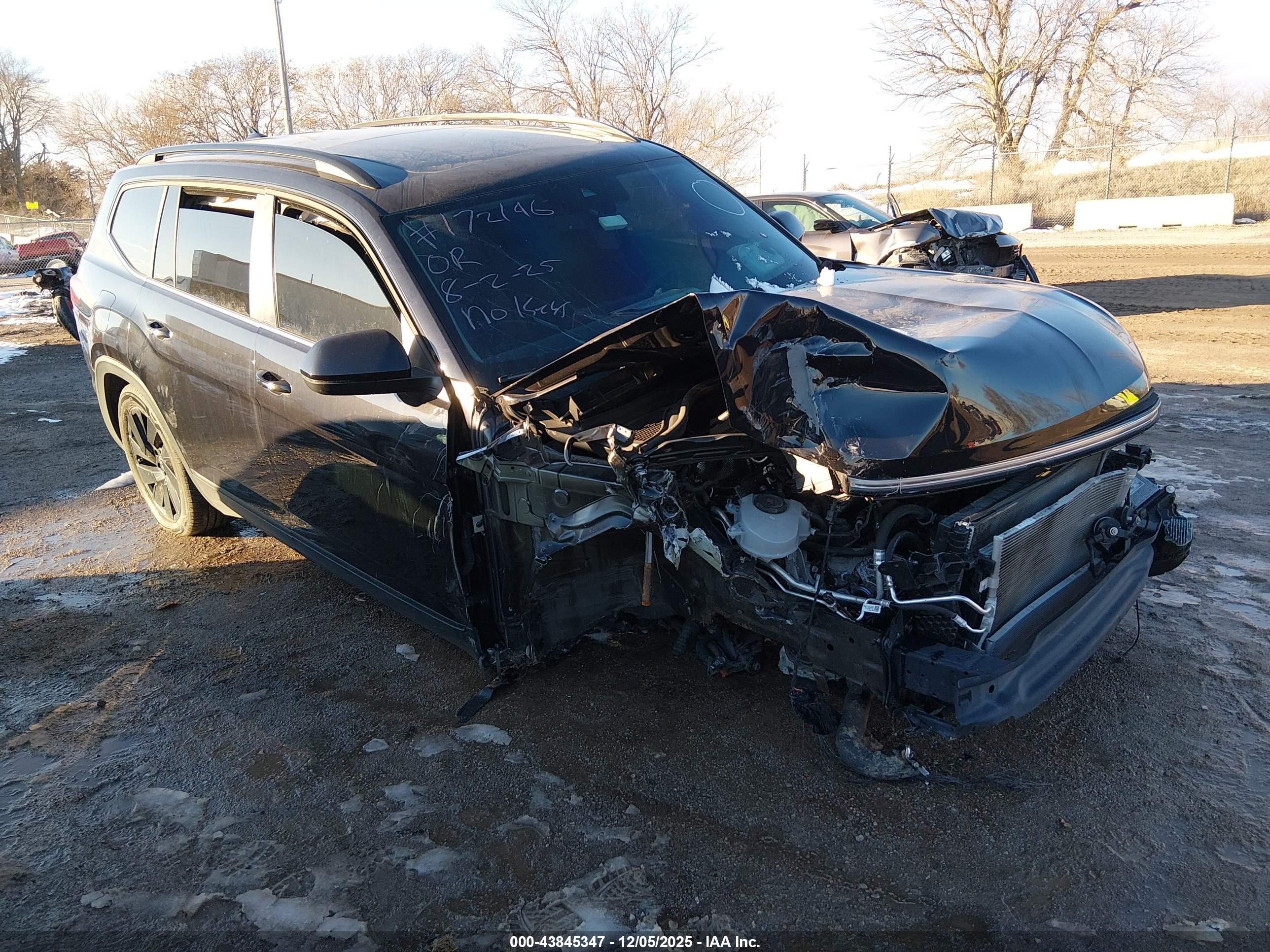 2024 Volkswagen Atlas SE, VIN 1V2JR2CA6RC619755 — Front end