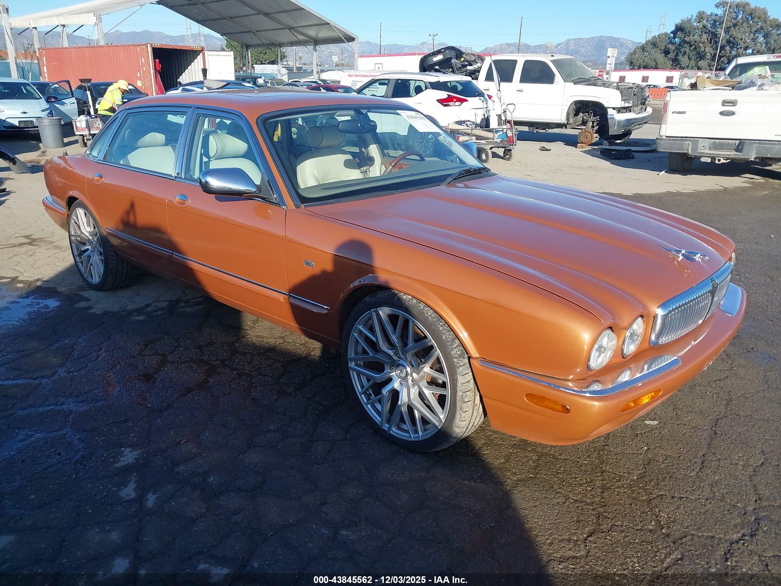 1999 Jaguar XJ, VIN SAJKD6044XC874638 — Side