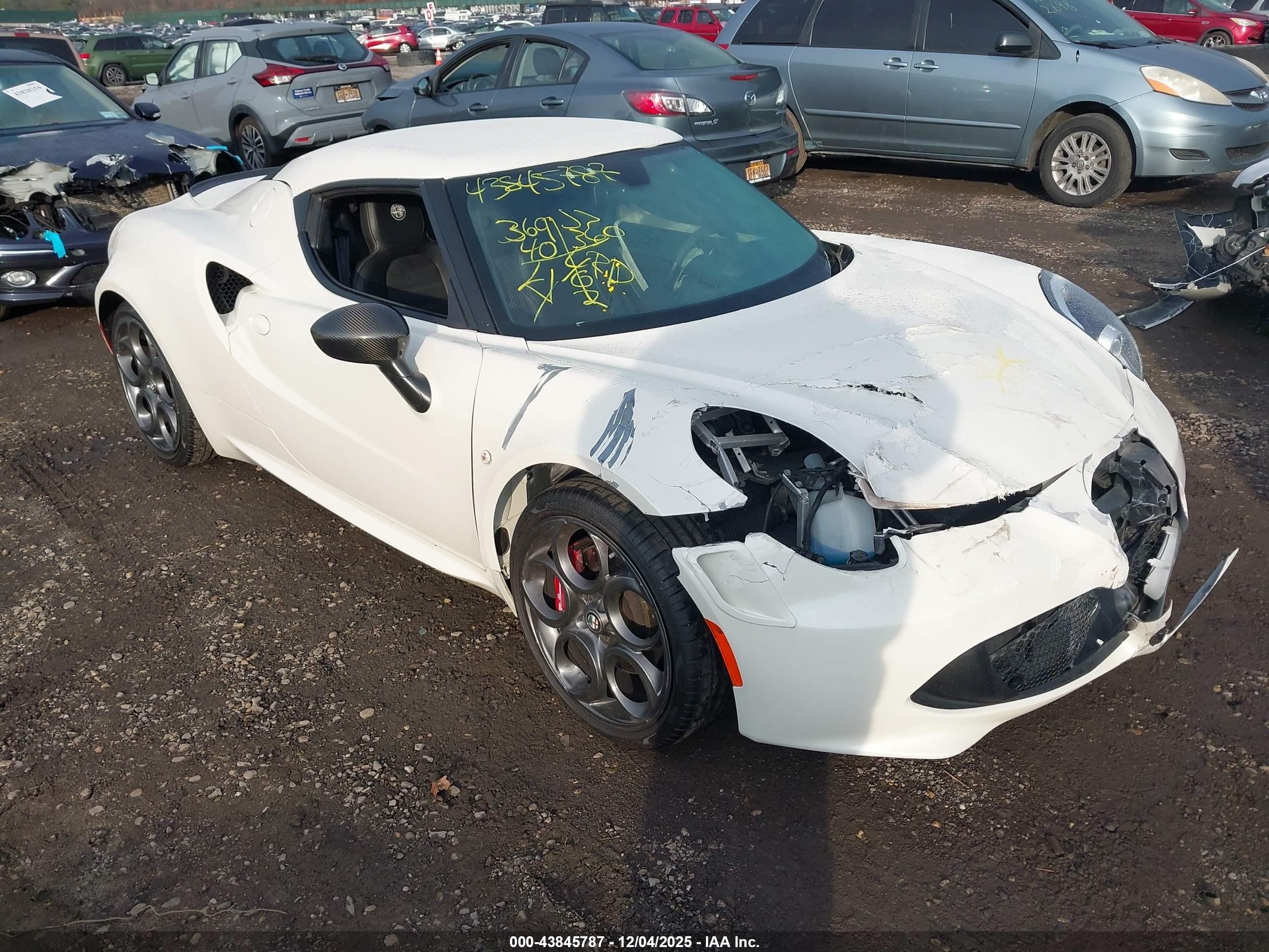 2015 Alfa Romeo 4C, VIN ZARBAAC43FM144806 — Front end