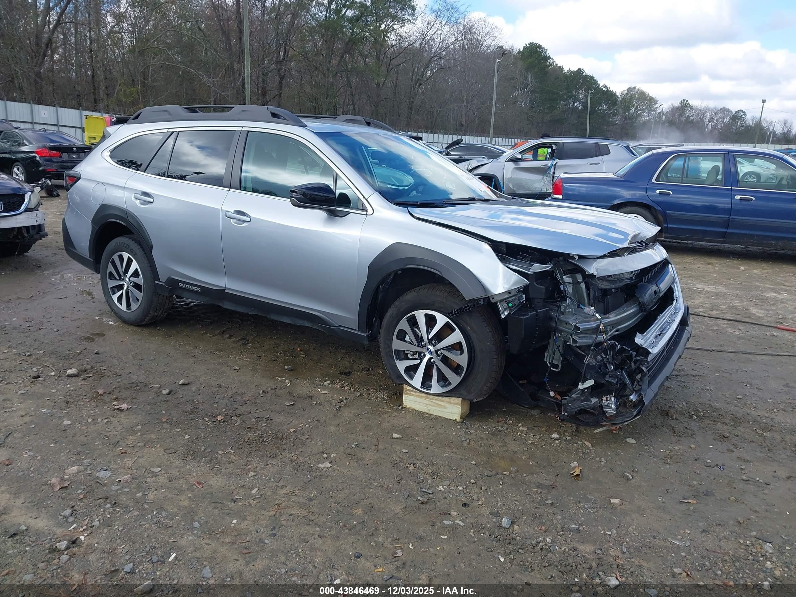 2025 Subaru Outback Premium, VIN 4S4BTADC7S3142997 — Перед