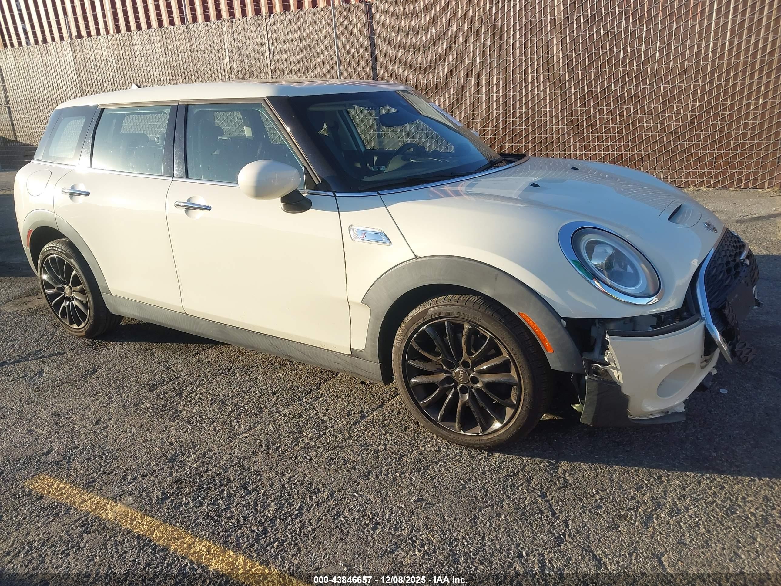 2020 MINI Clubman Cooper S, VIN WMWLV7C09L2M25581 — Front end