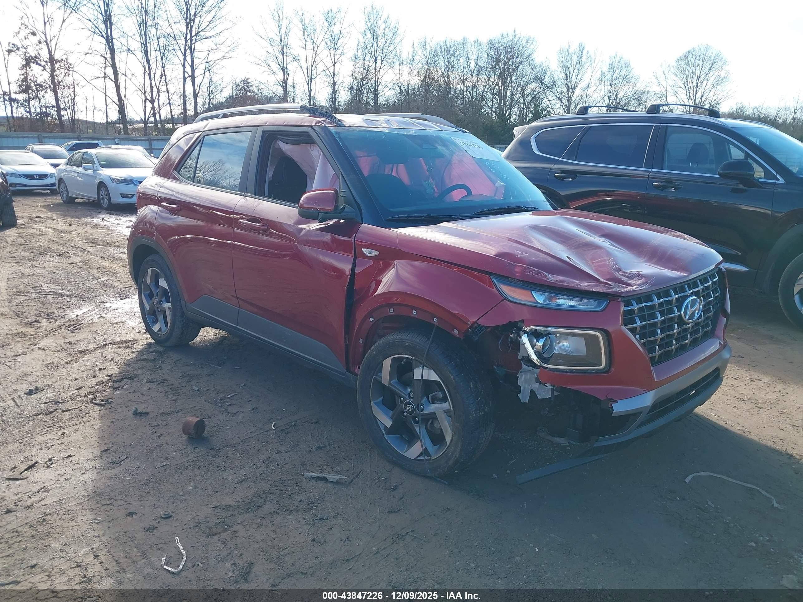 2024 Hyundai Venue SEL, VIN KMHRC8A39RU306623 — Front end