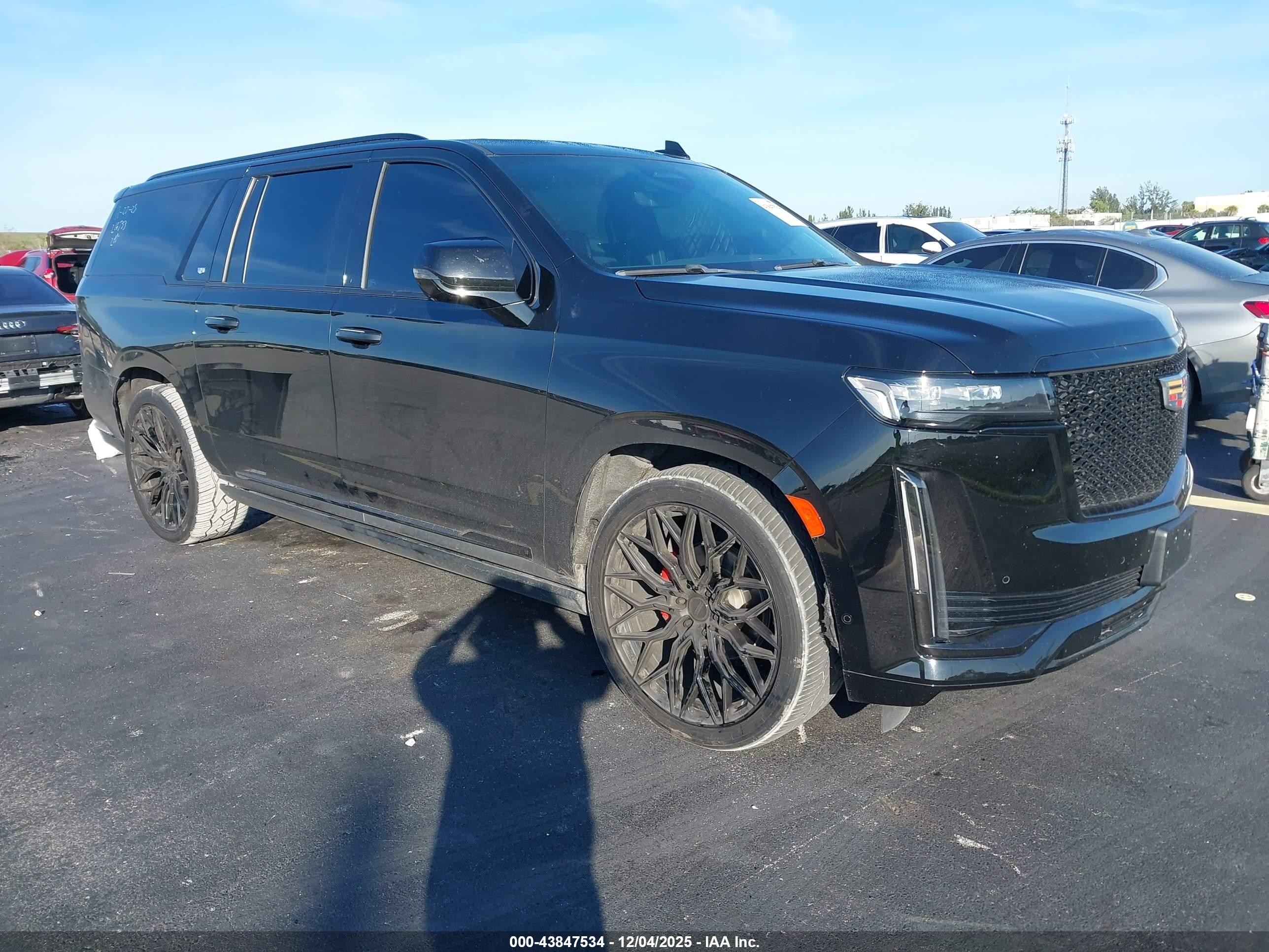 2022 Cadillac Escalade ESV Sport Platinum, VIN 1GYS4RKL8NR201084 — Theft recovery