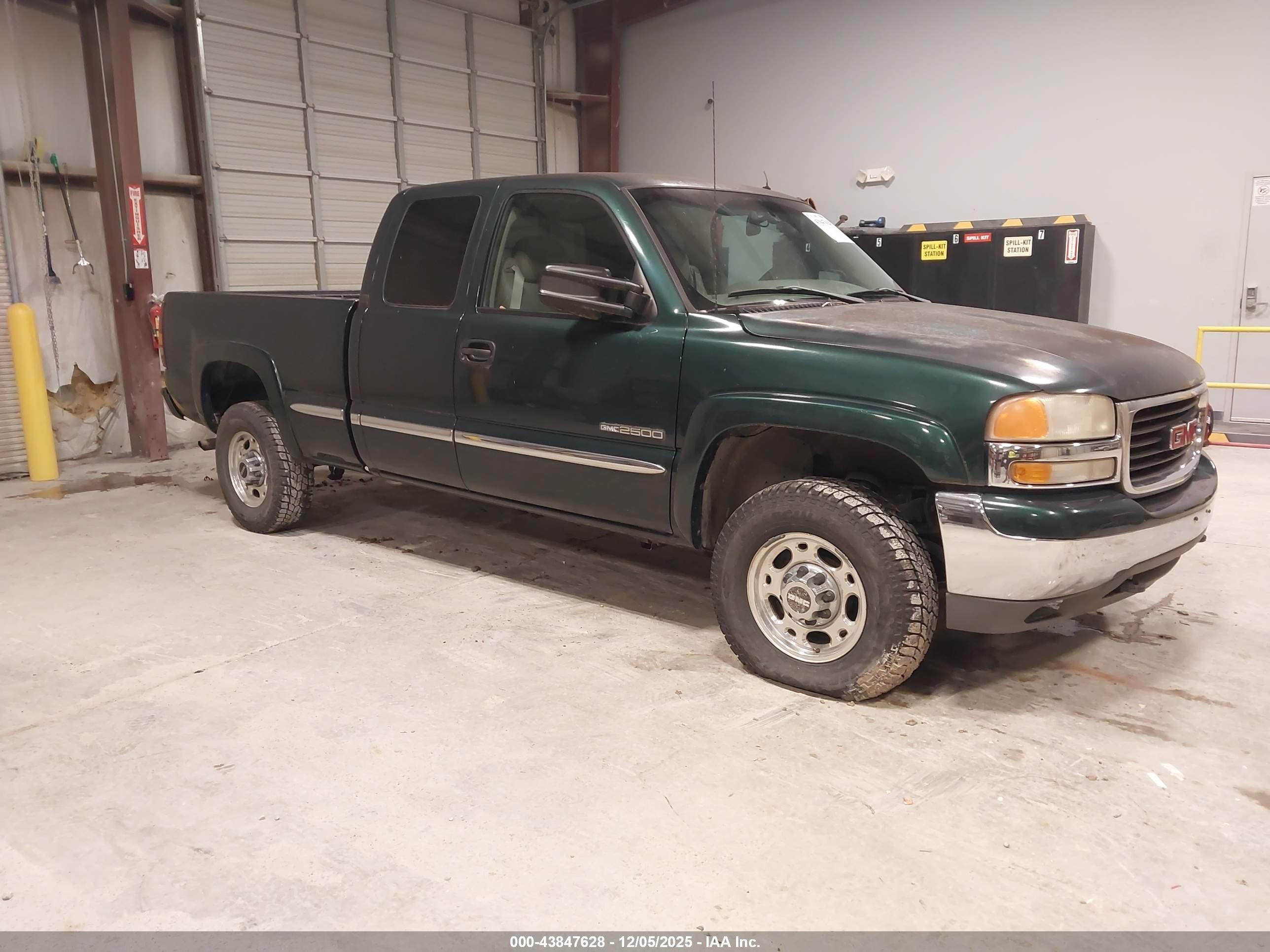 2001 GMC Sierra 2500 SLE, VIN 1GTGK29U91Z255026 — Front end