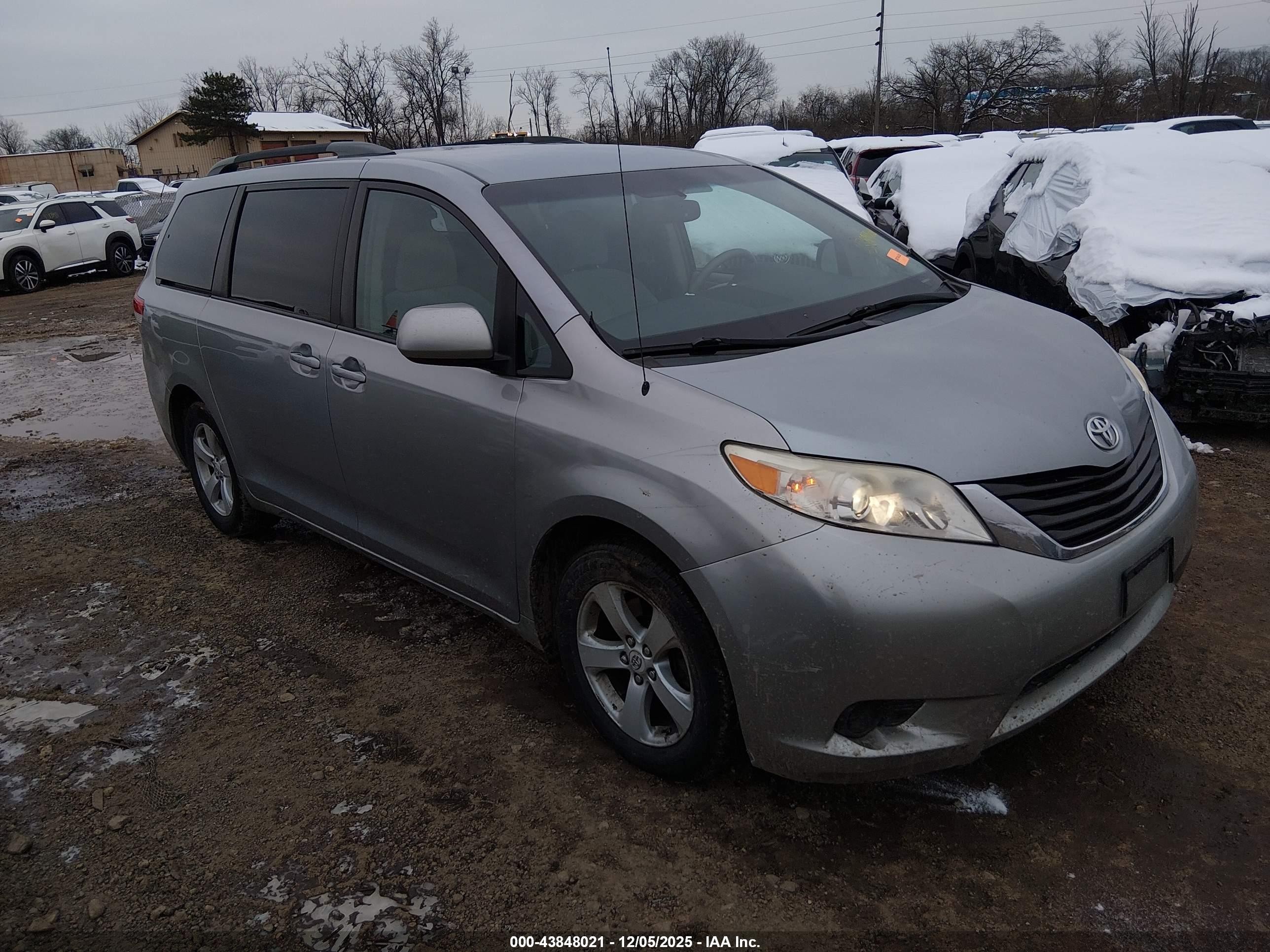2011 Toyota Sienna LE, VIN 5TDKK3DC9BS142839 — All over