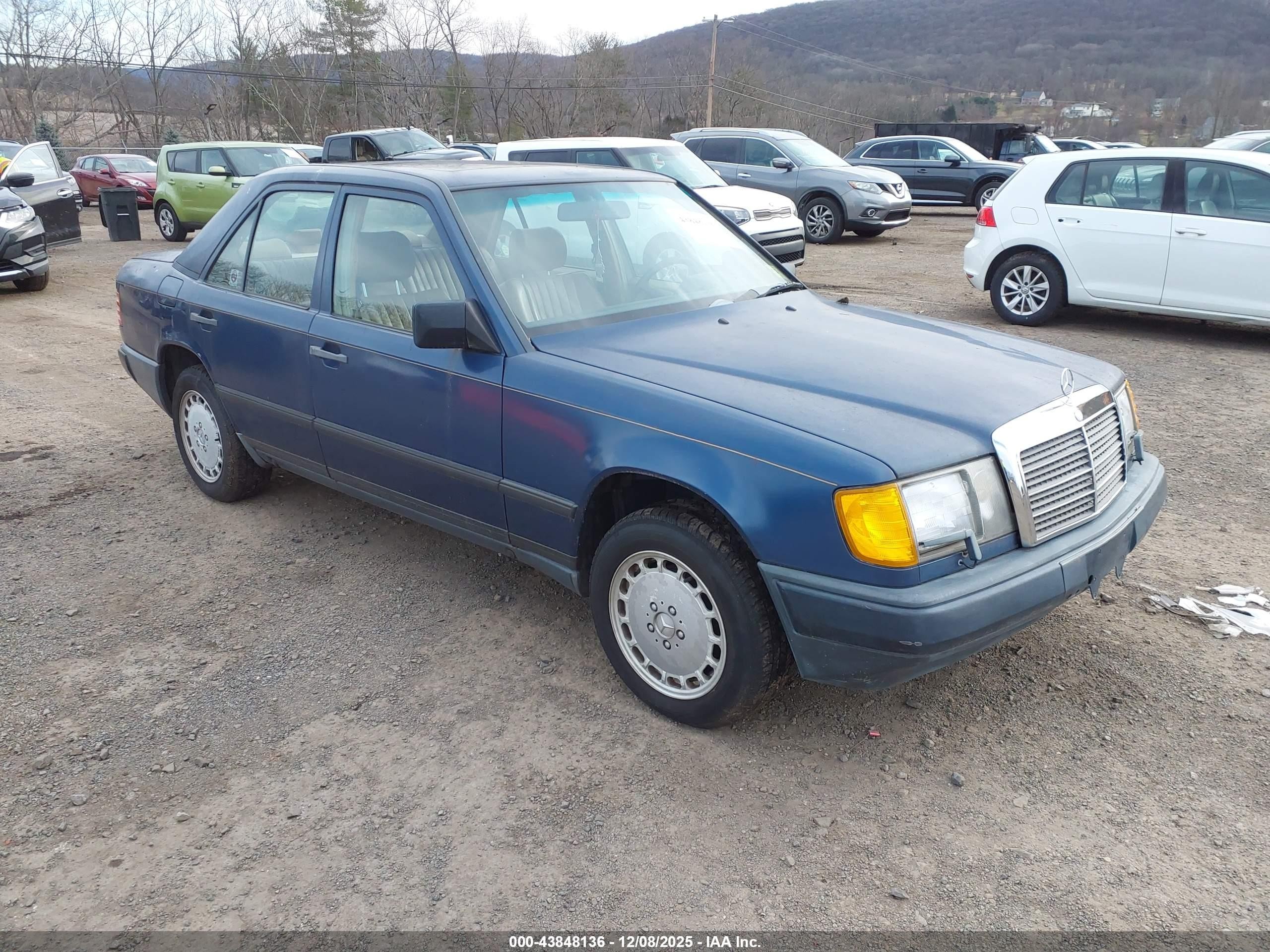 1988 Mercedes-Benz 260, VIN WDBEA26D1JA714108 — Normal wear