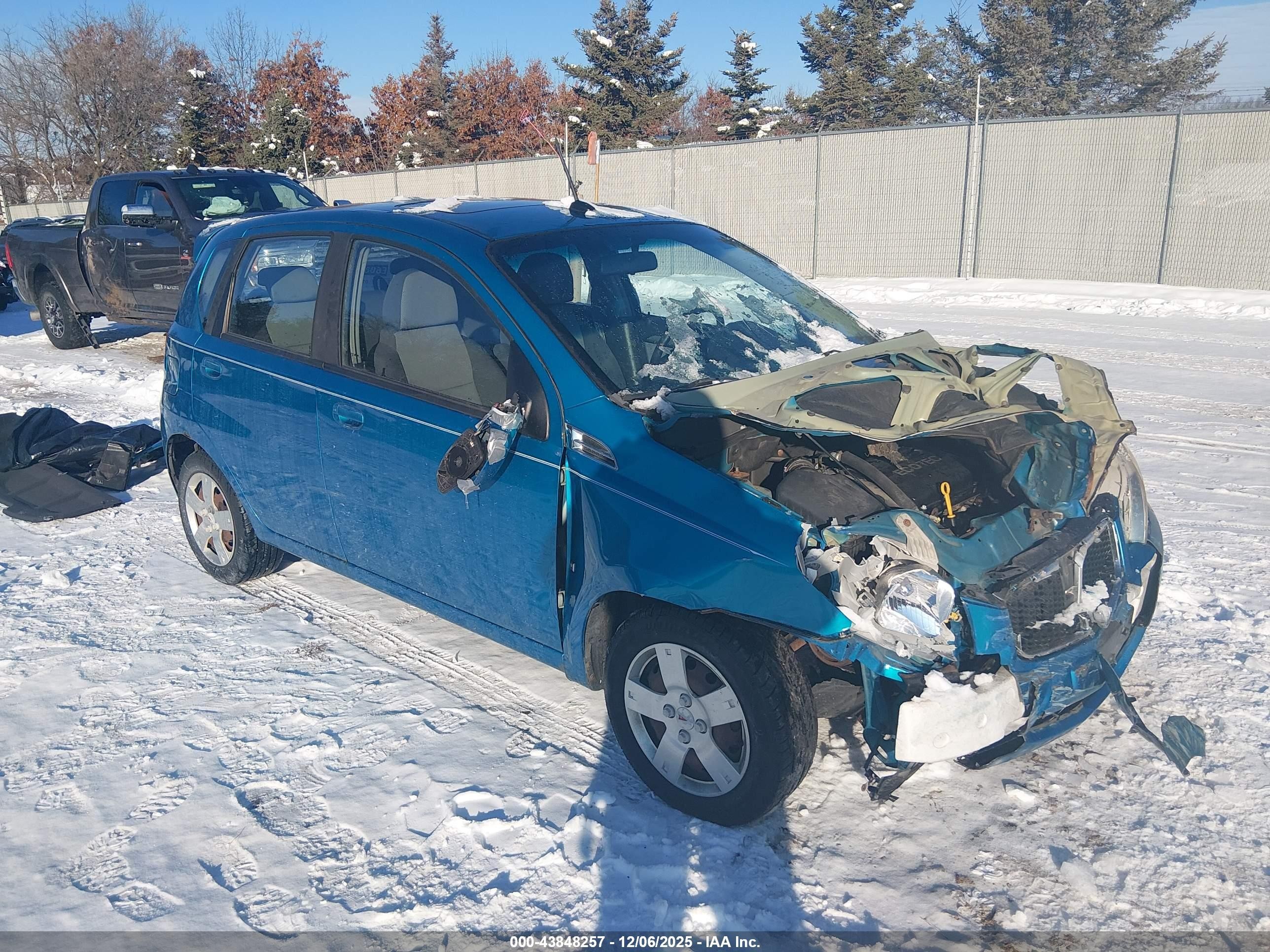 2009 Pontiac G3, VIN KL2TD66E99B600740 — Front end