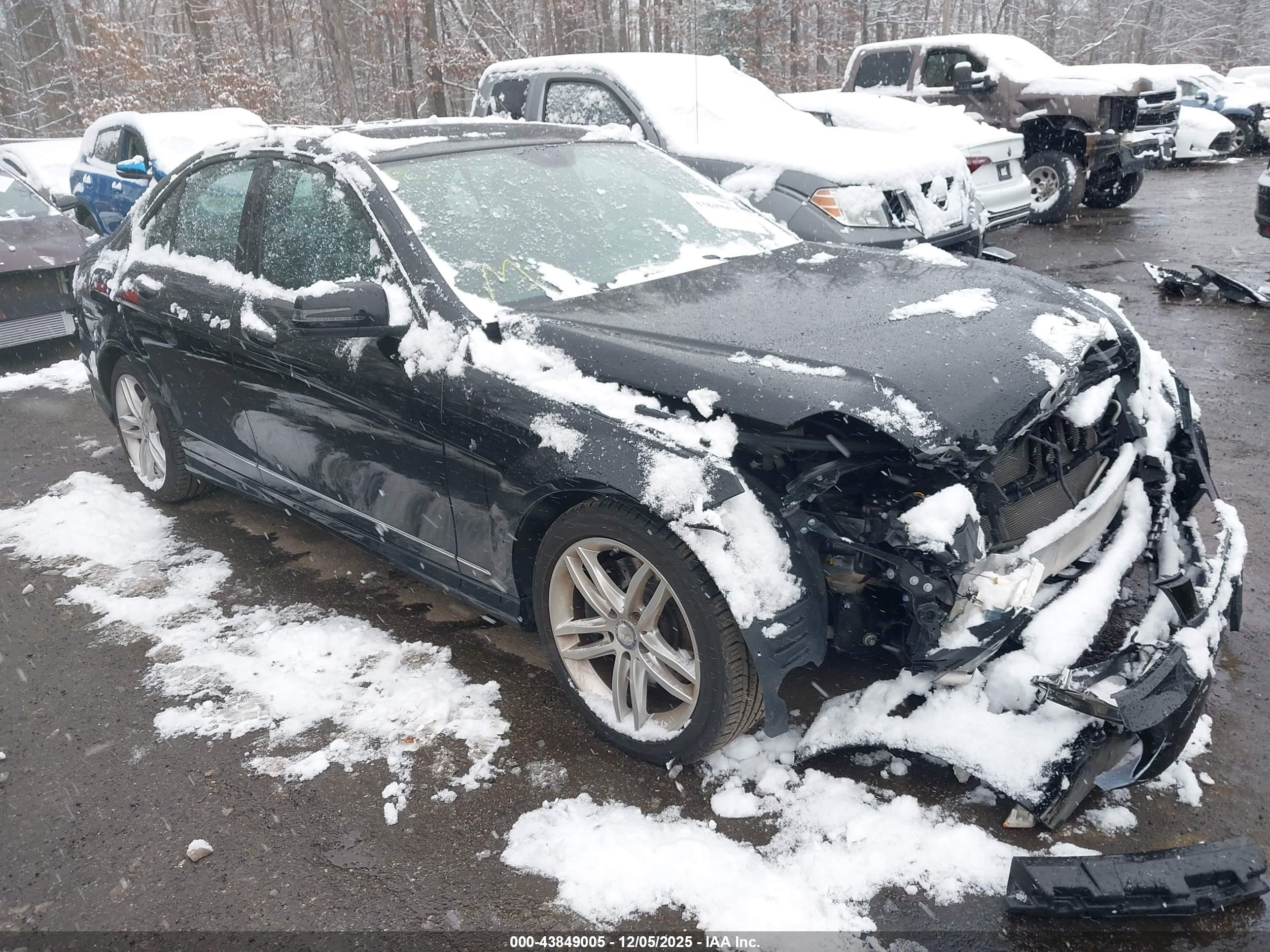 2013 Mercedes-Benz C 300 Luxury, VIN WDDGF8AB3DR296229 — Перед