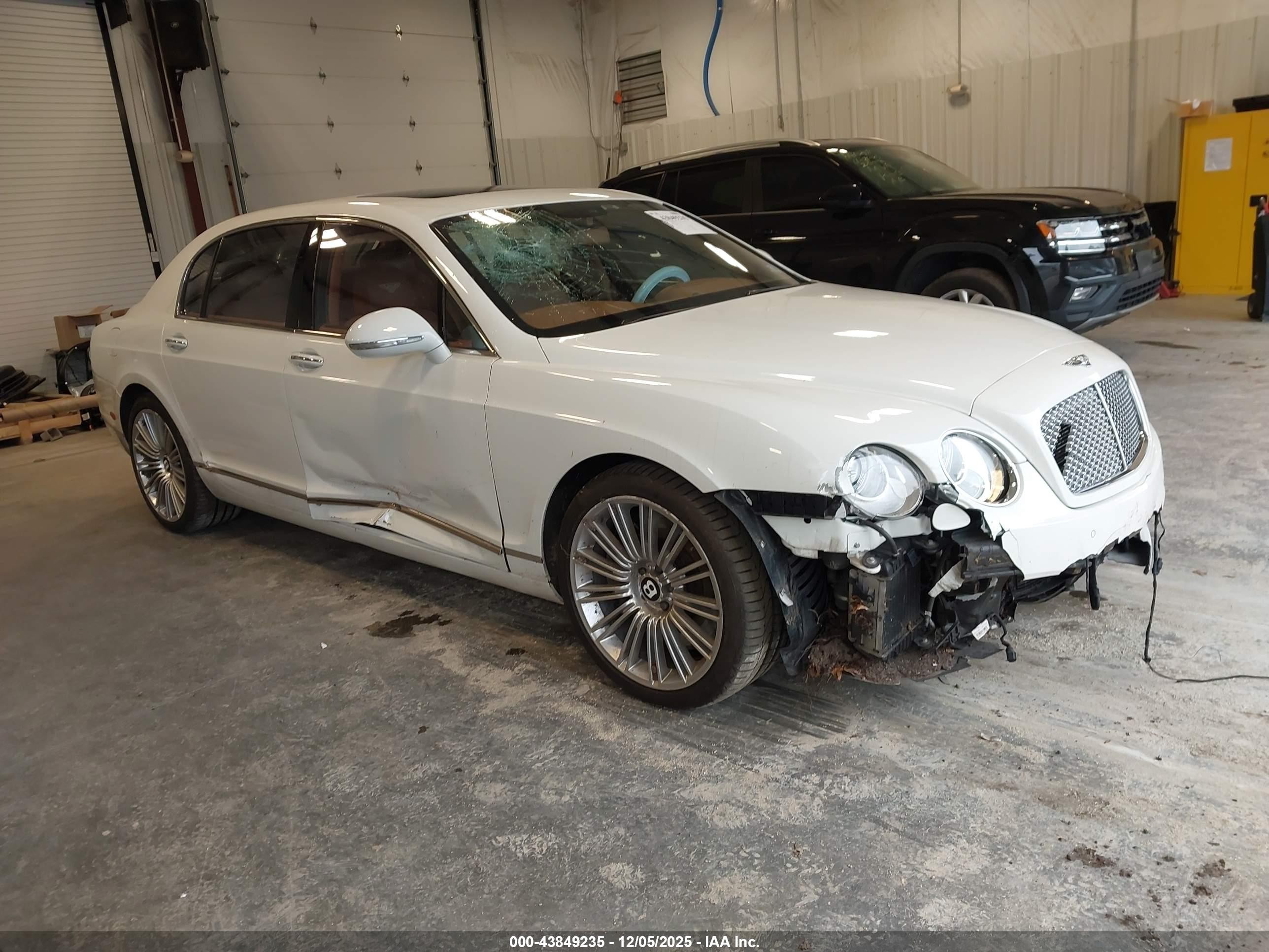 2012 Bentley Flying Spur SPEED, VIN SCBBP9ZA1CC072948 — Перед