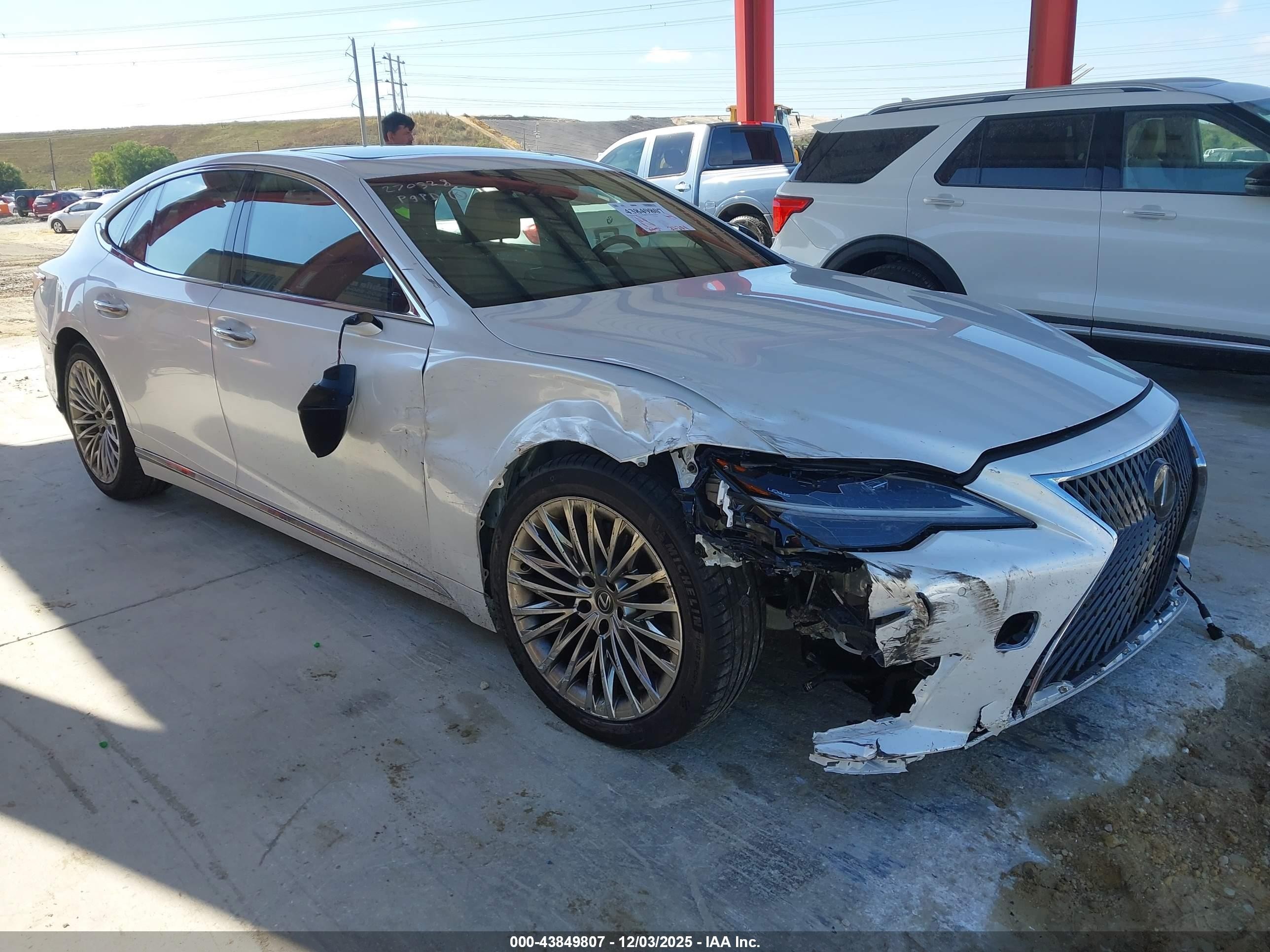 2024 Lexus LS 500, VIN JTHD51FF2R5020463 — Перед