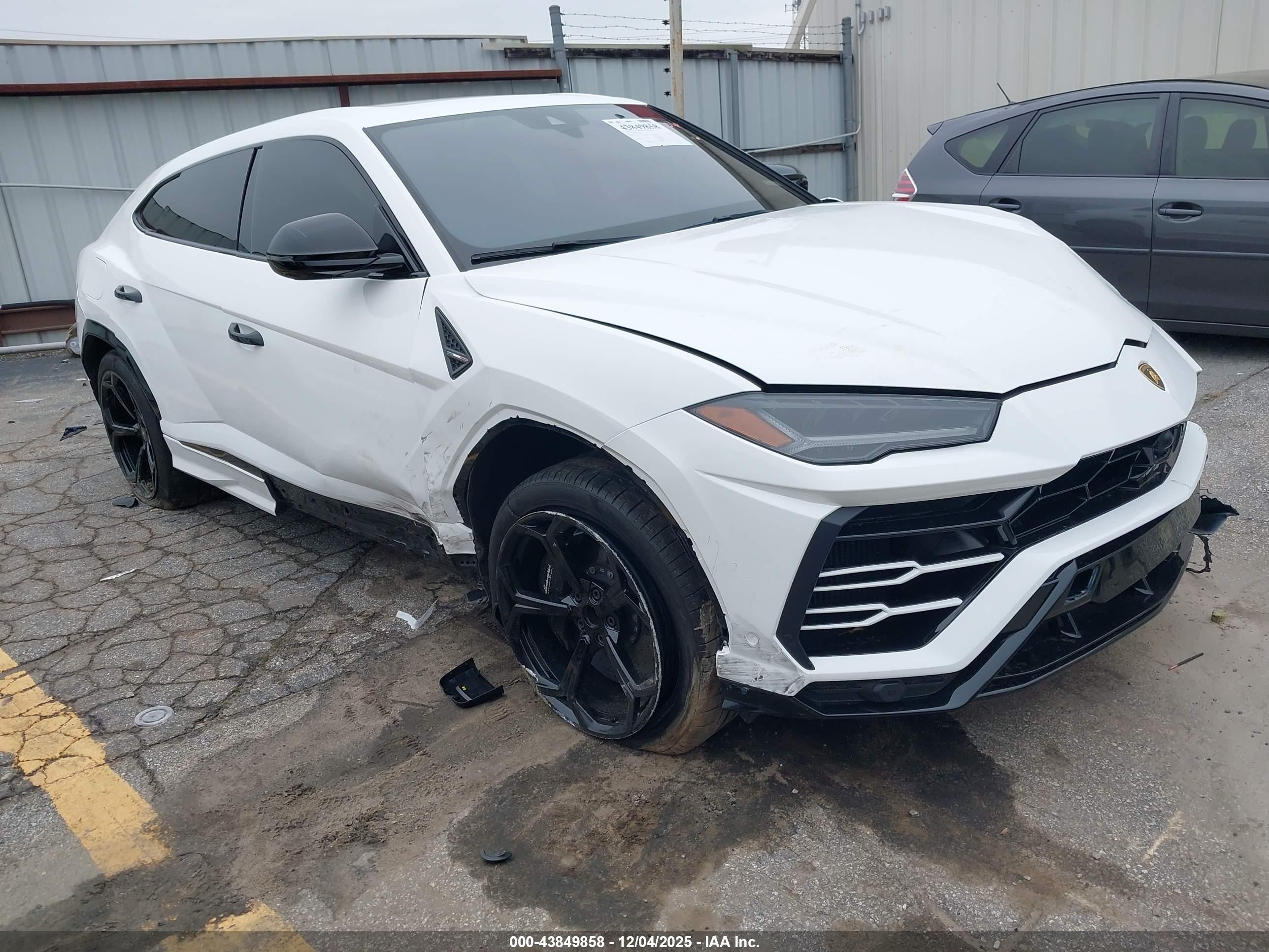 2019 Lamborghini Urus, VIN ZPBUA1ZL3KLA01106 — Перед