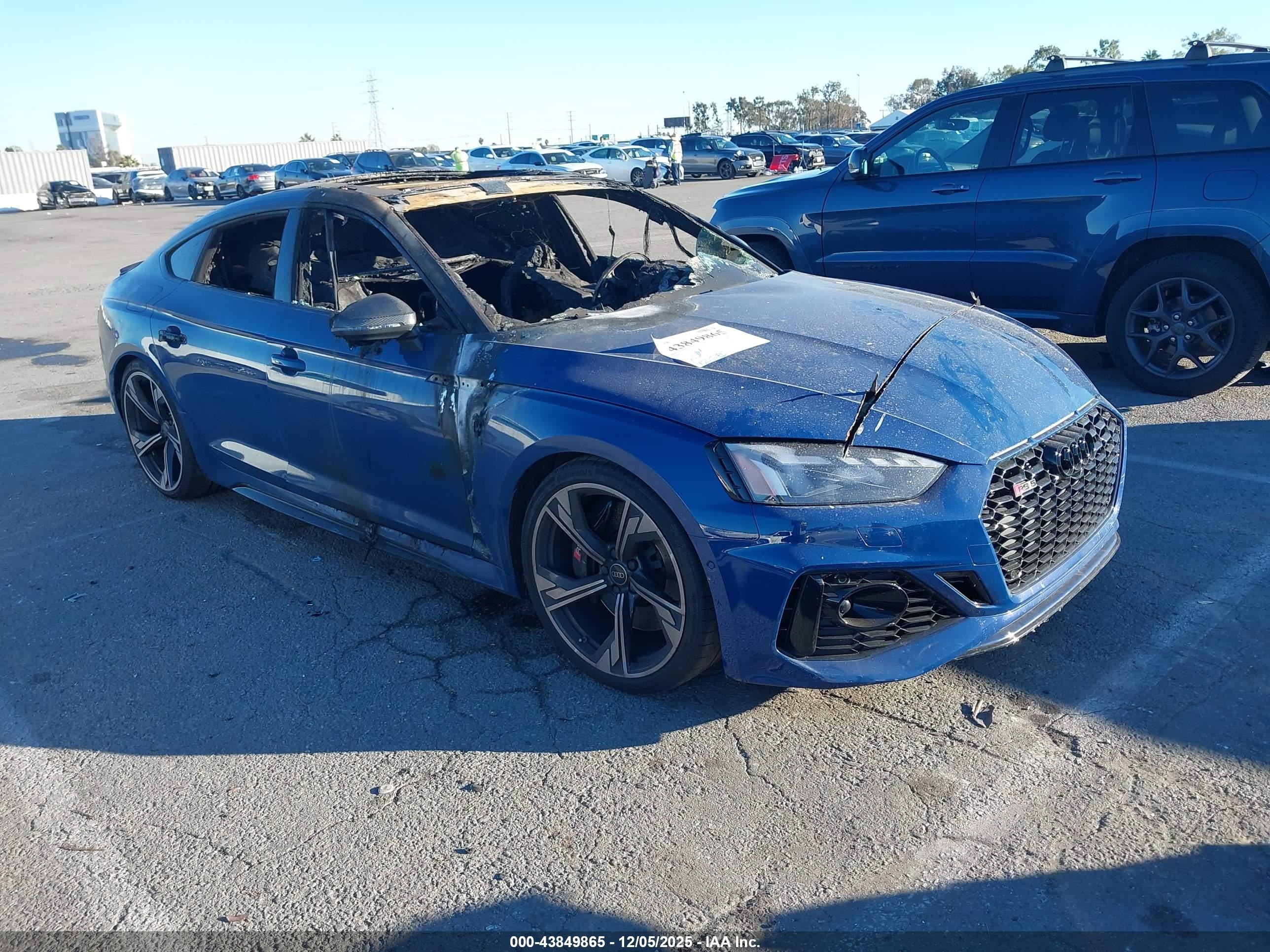 2024 Audi RS 5 Sportback, VIN WUAAWCF58RA902526 — Пожар в салоне