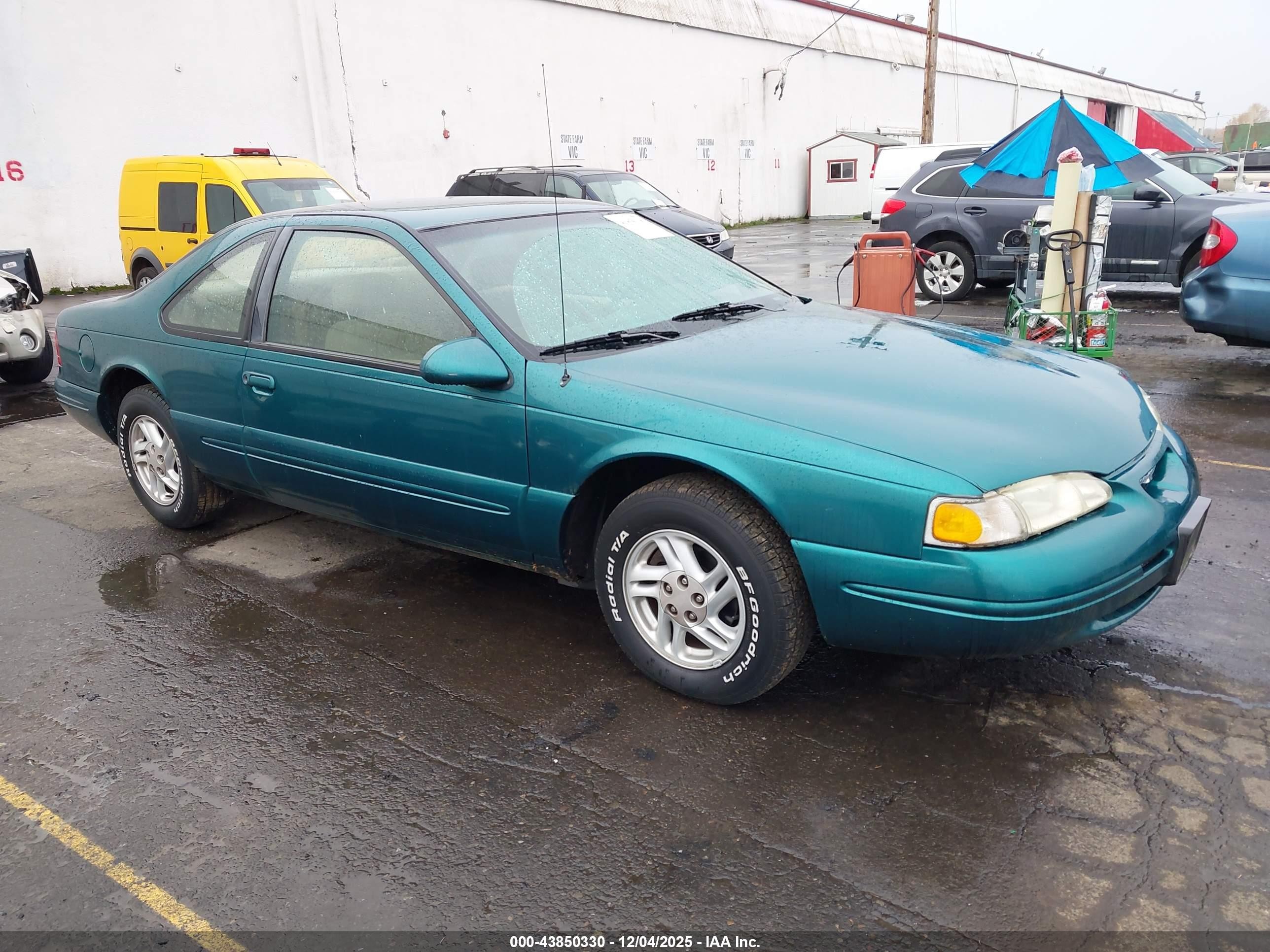 1996 Ford Thunderbird LX, VIN 1FALP6241TH111552 — Side
