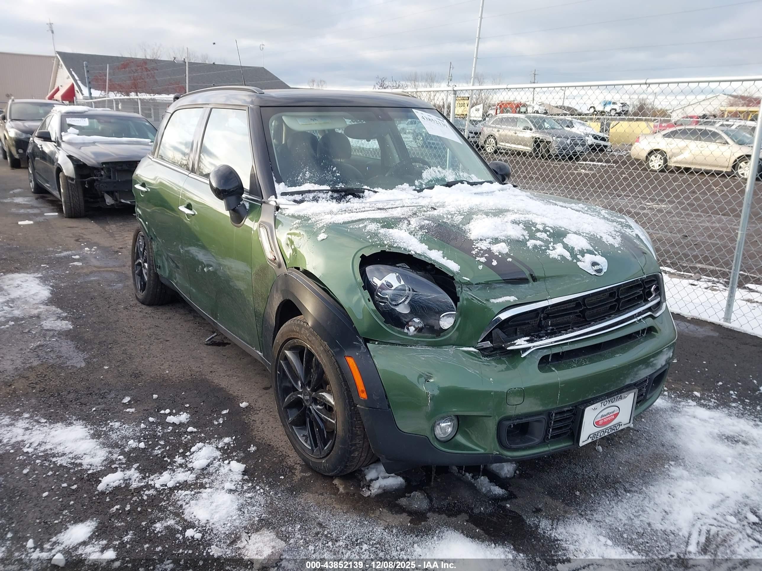 2015 MINI Countryman S, VIN WMWZC3C50FWP52677 — Rear end