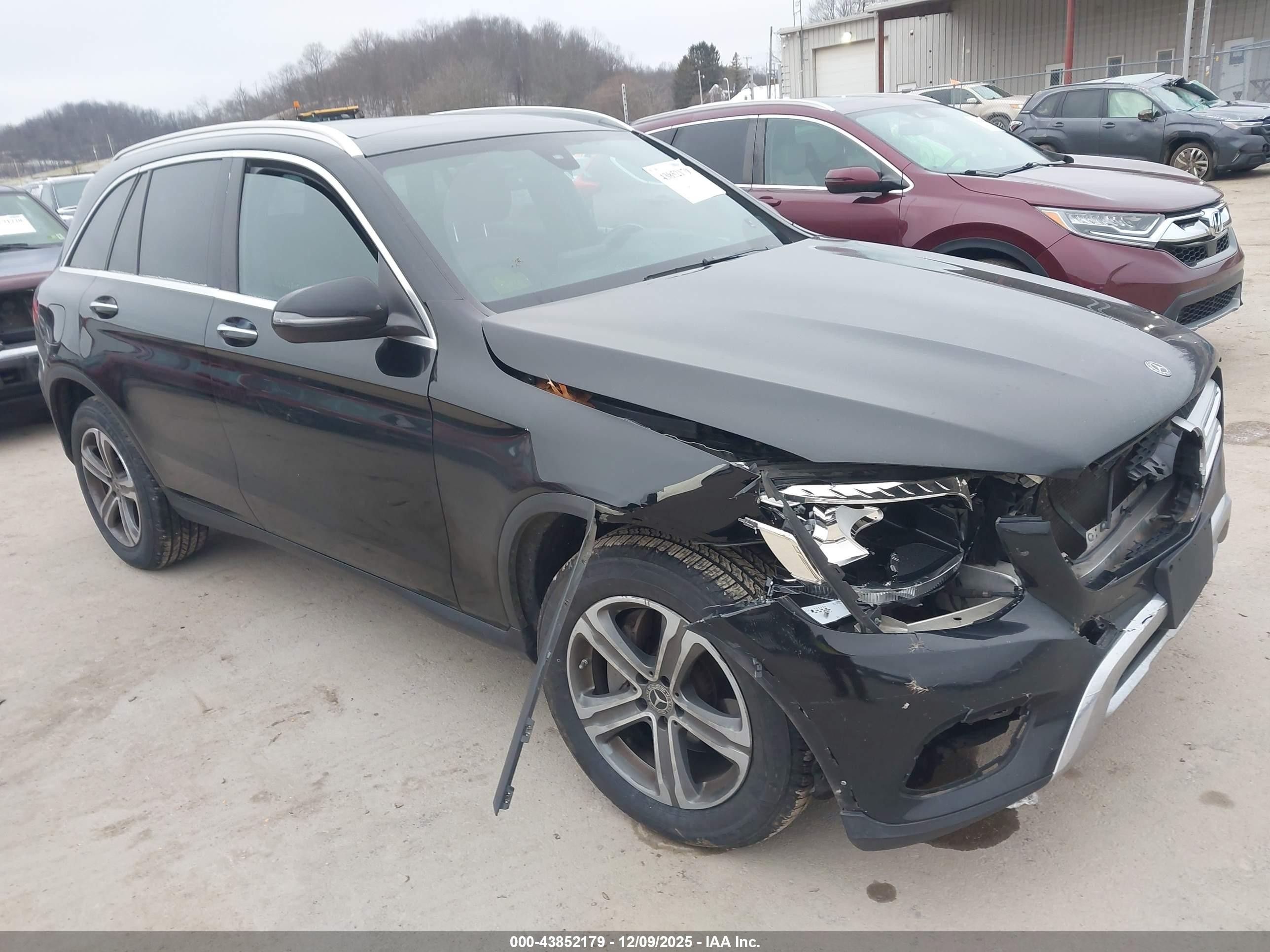 2018 Mercedes-Benz GLC 300, VIN WDC0G4KB9JV084836 — Front end