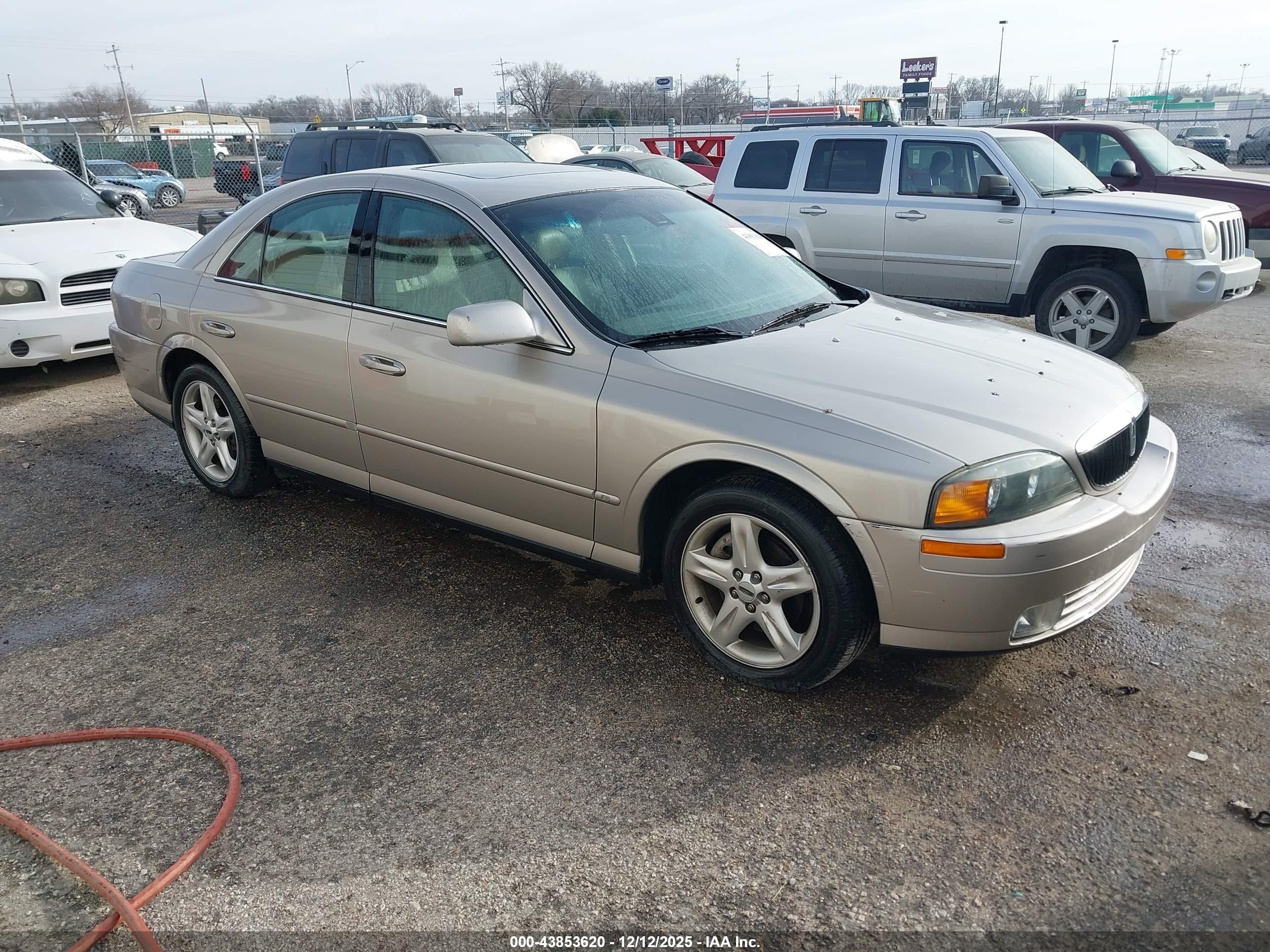 2001 Lincoln LS, VIN 1LNHM87A01Y721292 — Град