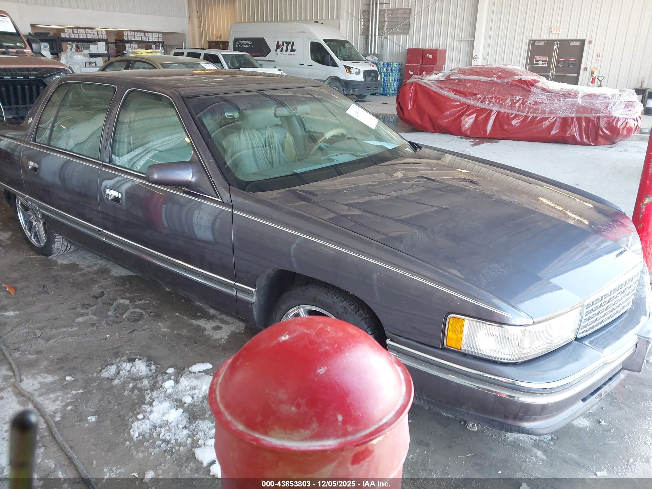 1995 Cadillac DeVille, VIN 1G6KD52B9SU281075 — Перед