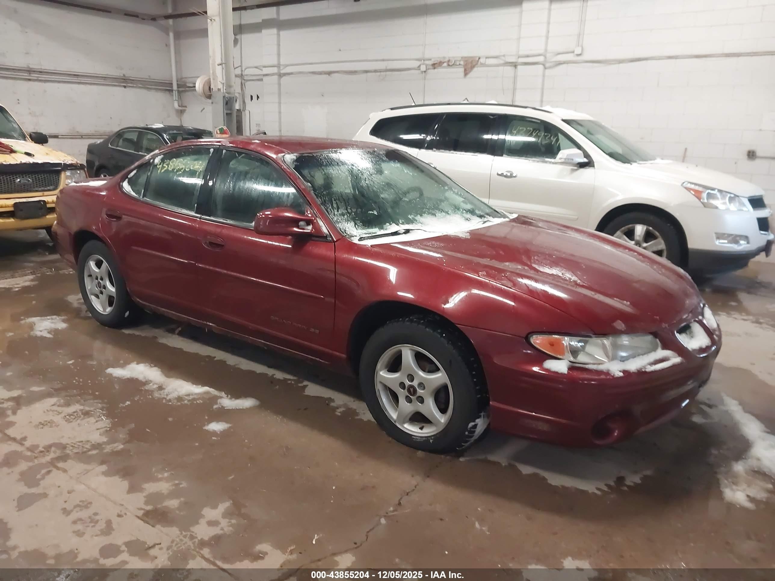 2001 Pontiac Grand Prix SE, VIN 1G2WK52J81F188986 — Side