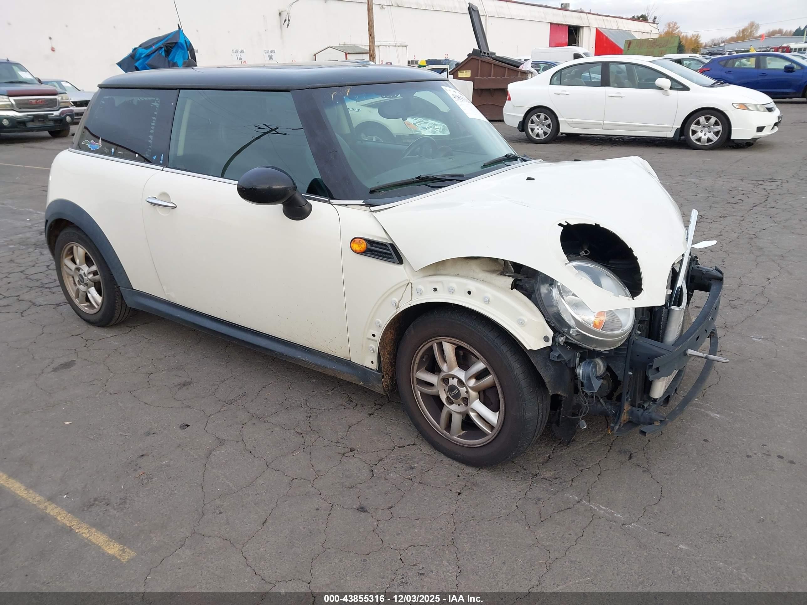 2012 MINI Hardtop, VIN WMWSU3C55CT257855 — Перед